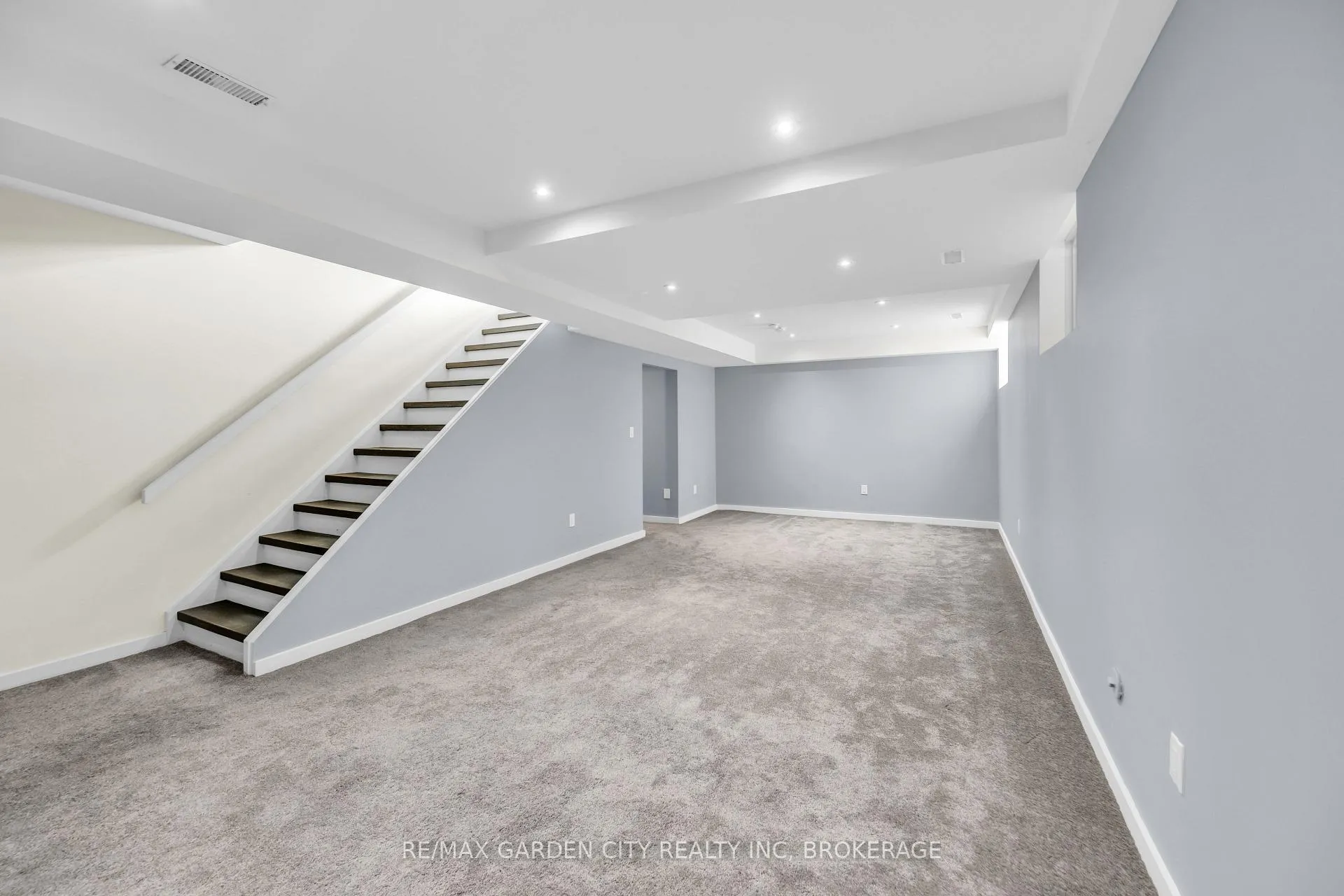 Photo 41 of 12 1/2 Beamer Court, Thorold, Confederation Heights — HOMEH