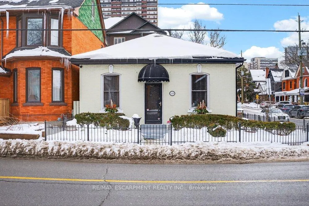 Front of 139 Queen Street S