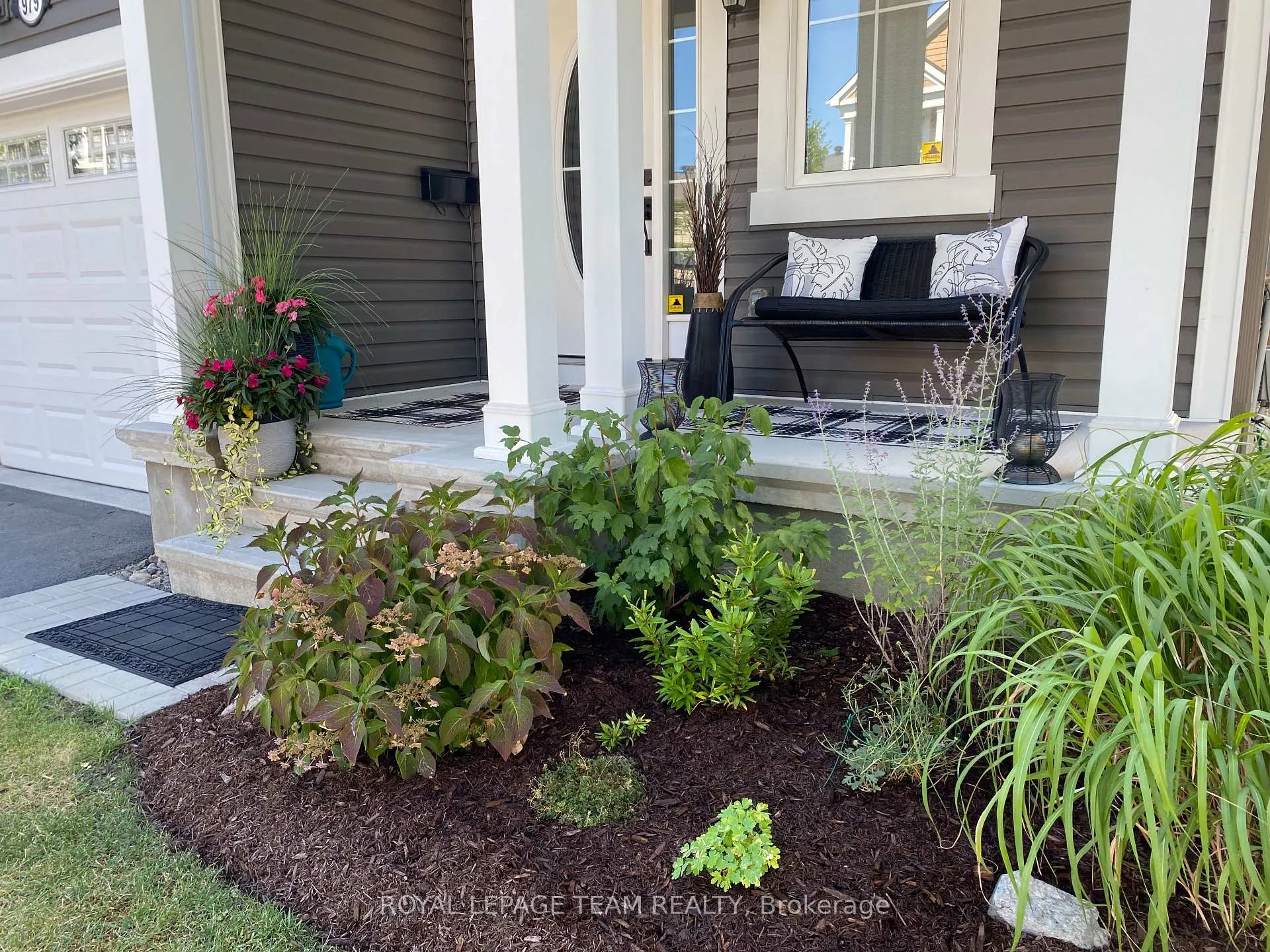Photo 3 of 979 Shimmerton Circle, Ottawa, Kanata - Emerald Meadows/Trailwest — HOMEH