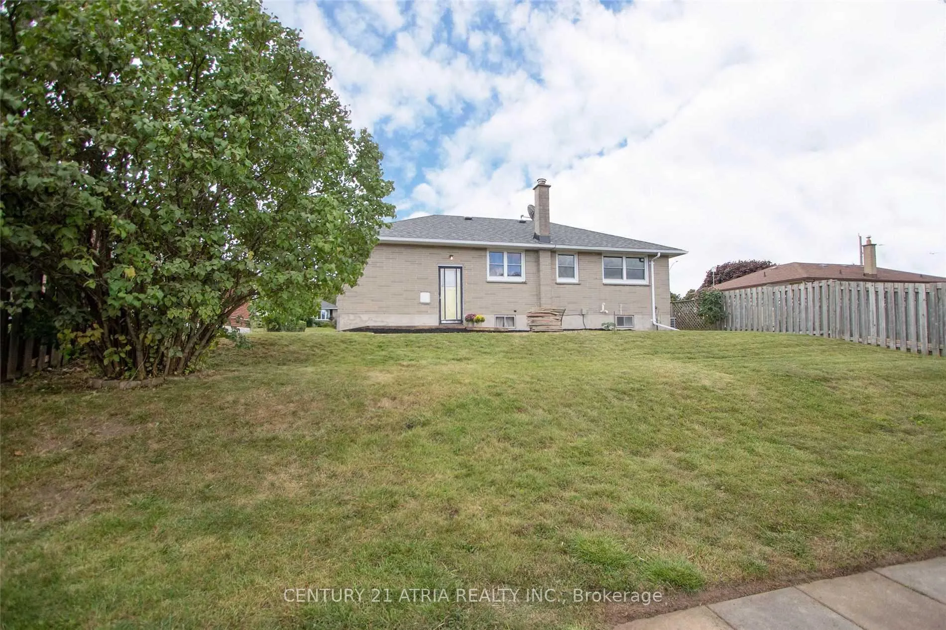 Photo 5 of 475 Milton Street, Oshawa, Donevan — HOMEH