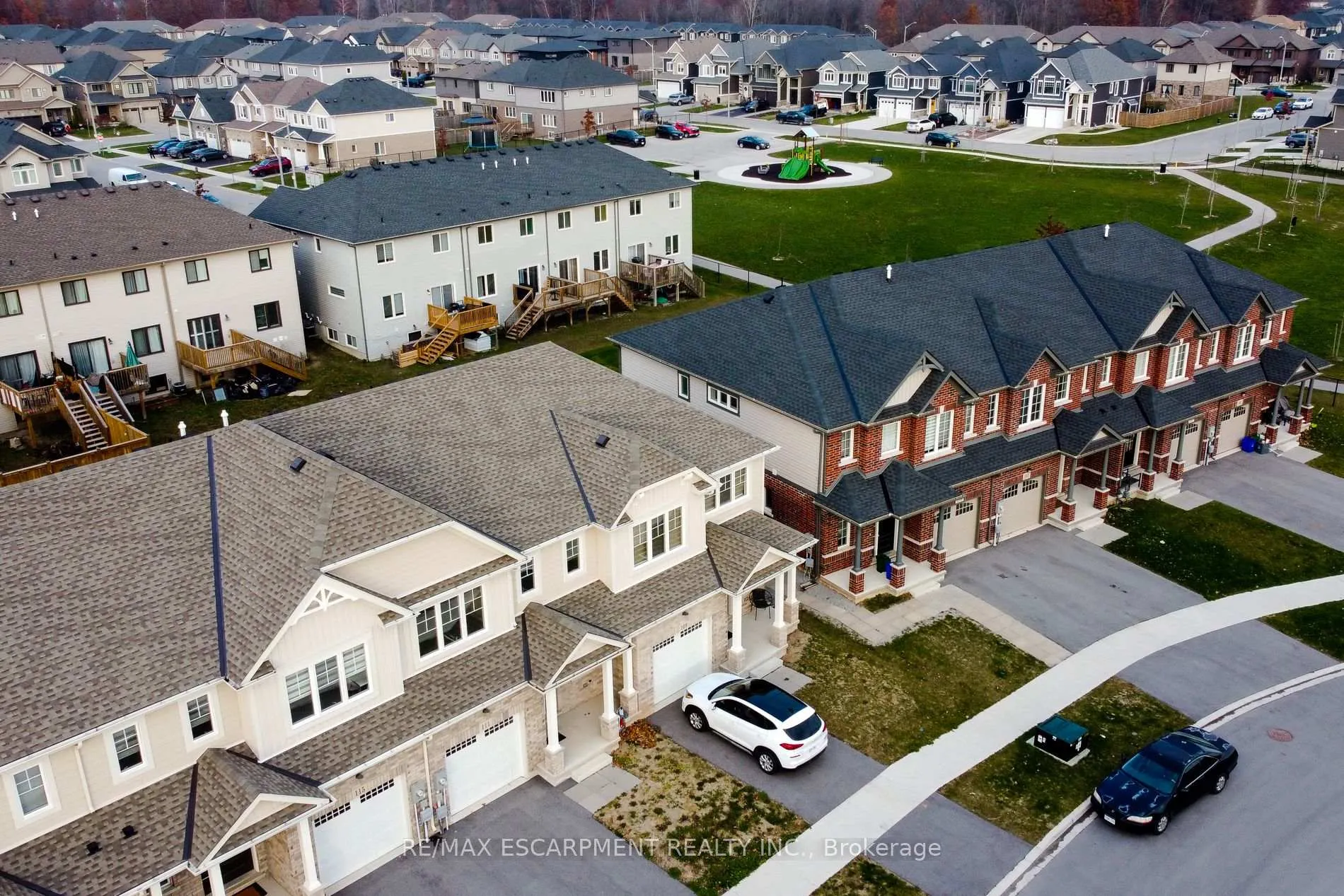 Photo 3 of 111 Alicia Crescent, Thorold, Hurricane/Merrittville — HOMEH