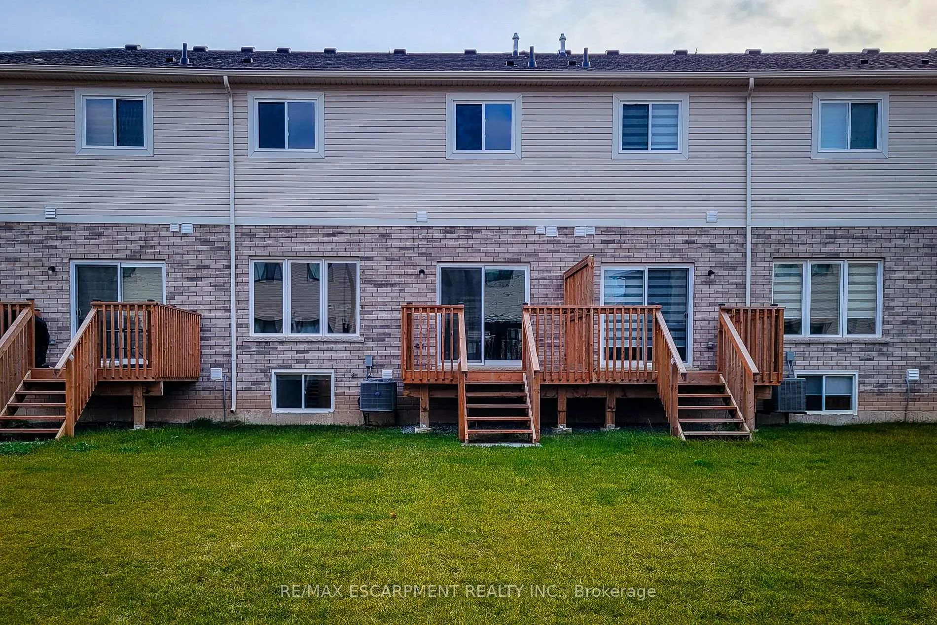 Photo 6 of 111 Alicia Crescent, Thorold, Hurricane/Merrittville — HOMEH