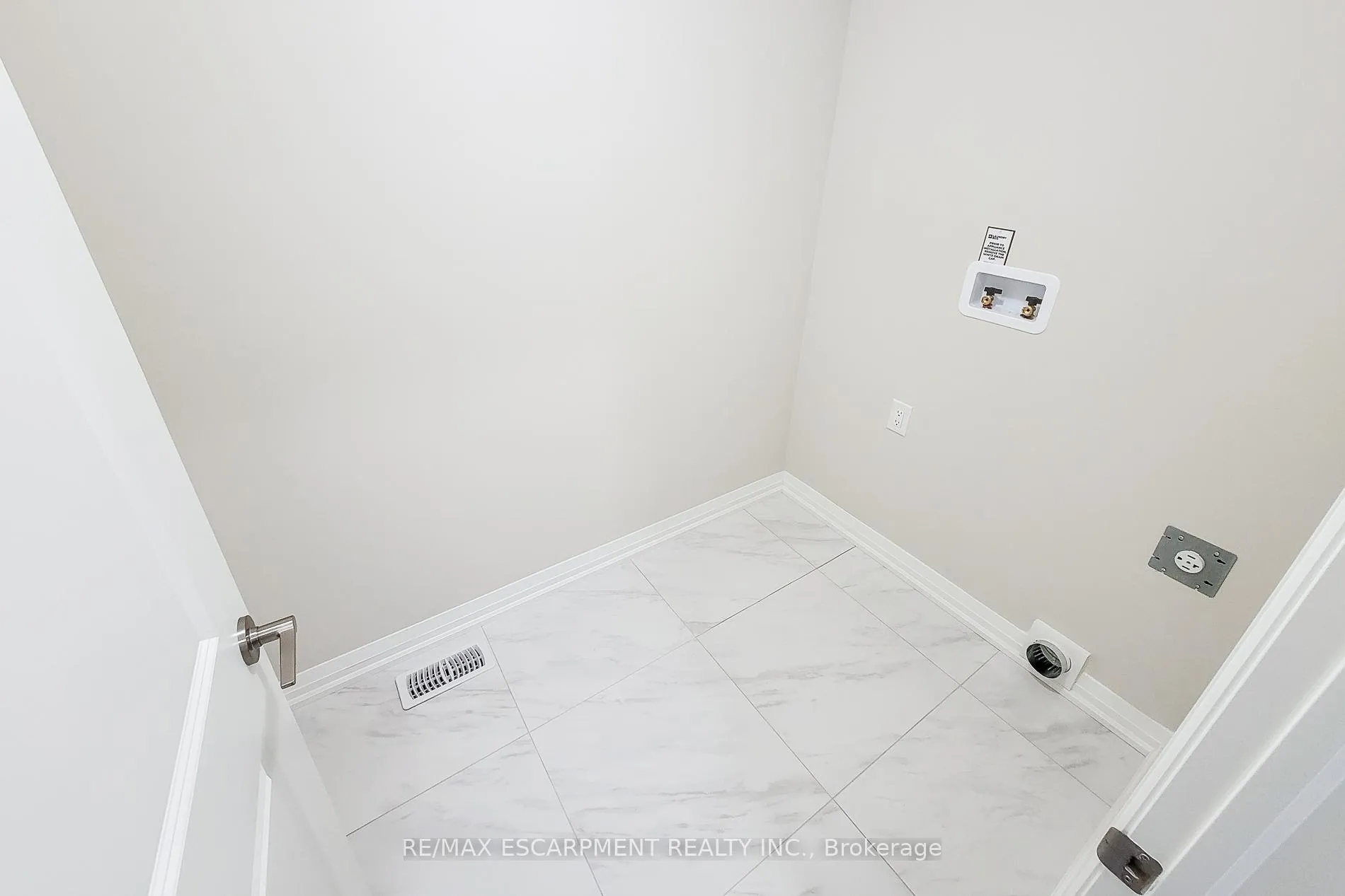 Photo 21 of 111 Alicia Crescent, Thorold, Hurricane/Merrittville — HOMEH