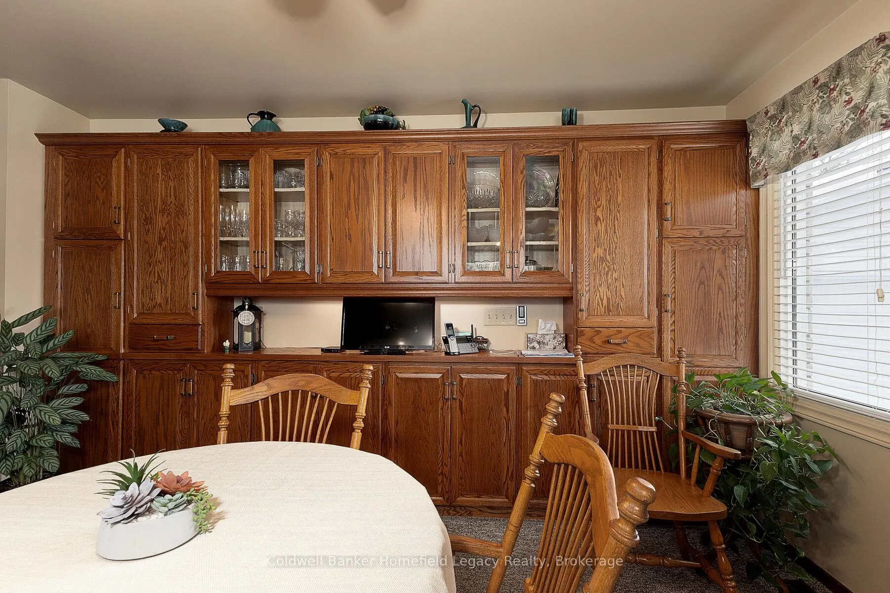 Photo 9 of 94 William Street N, St. Marys — HOMEH