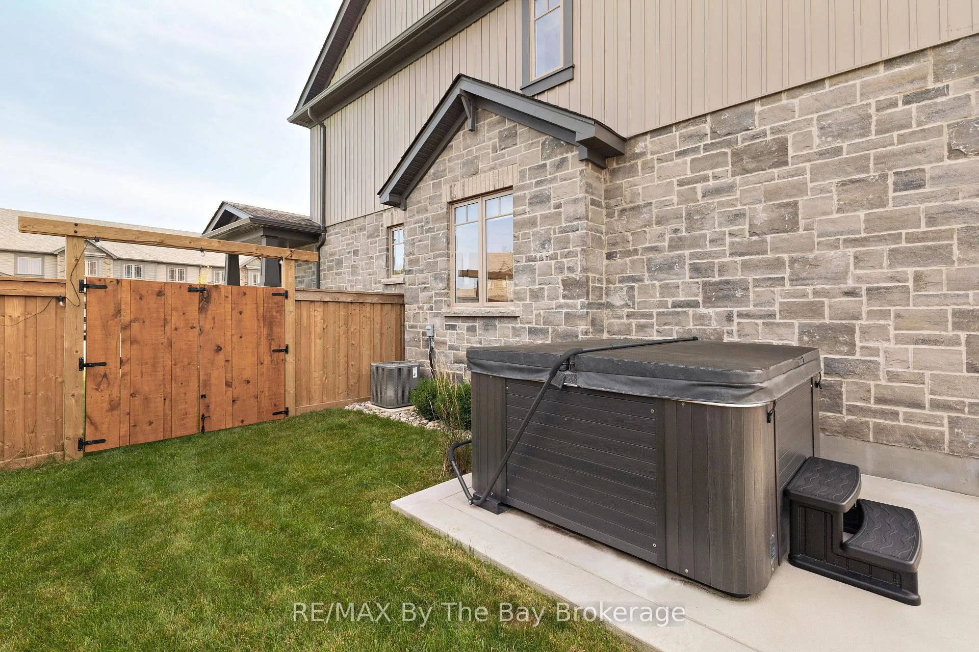 Photo 33 of 15 Foley Crescent, Collingwood — HOMEH