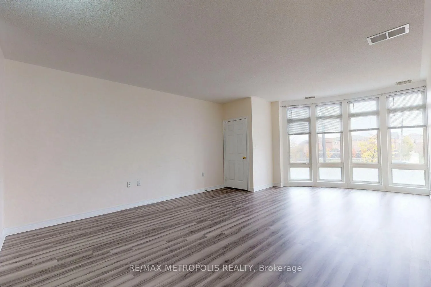 Photo 7 of Unit 107, 7340 Markham Road, Markham, Middlefield — HOMEH