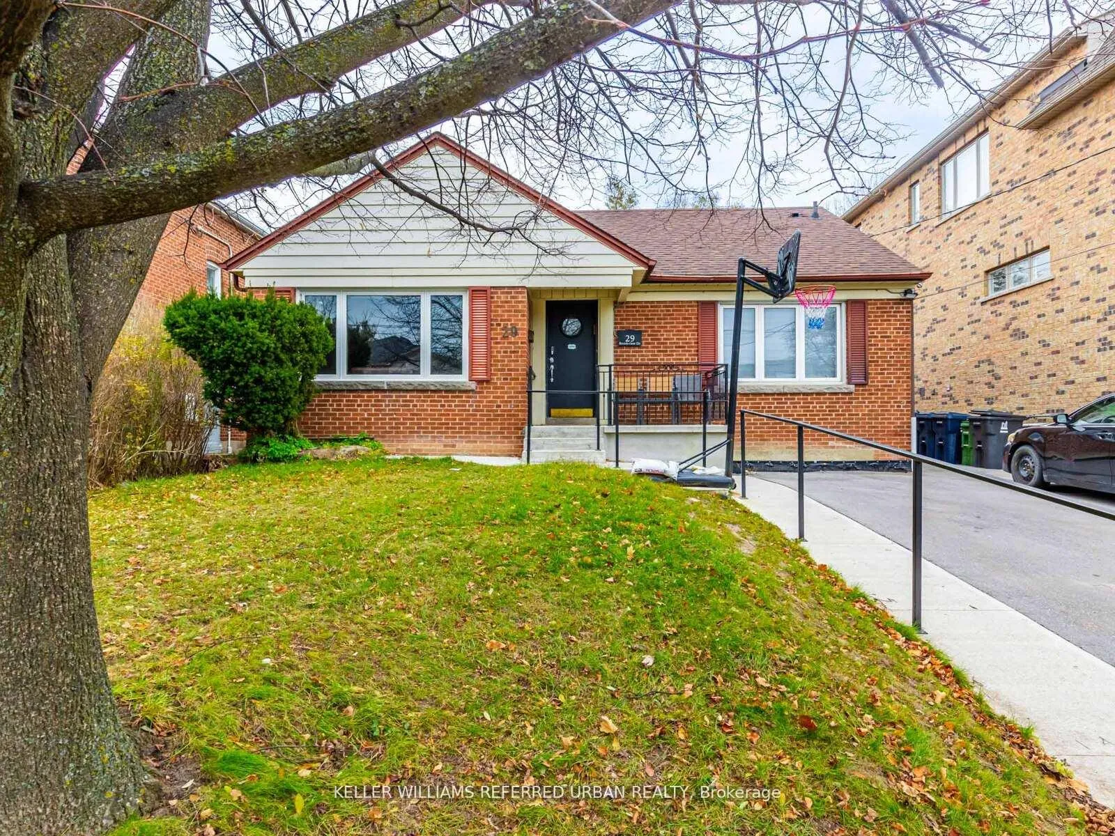 Photo 2 of Unit Bsmt Unit 2, 29 Brookview Drive, Toronto, Englemount-Lawrence — HOMEH