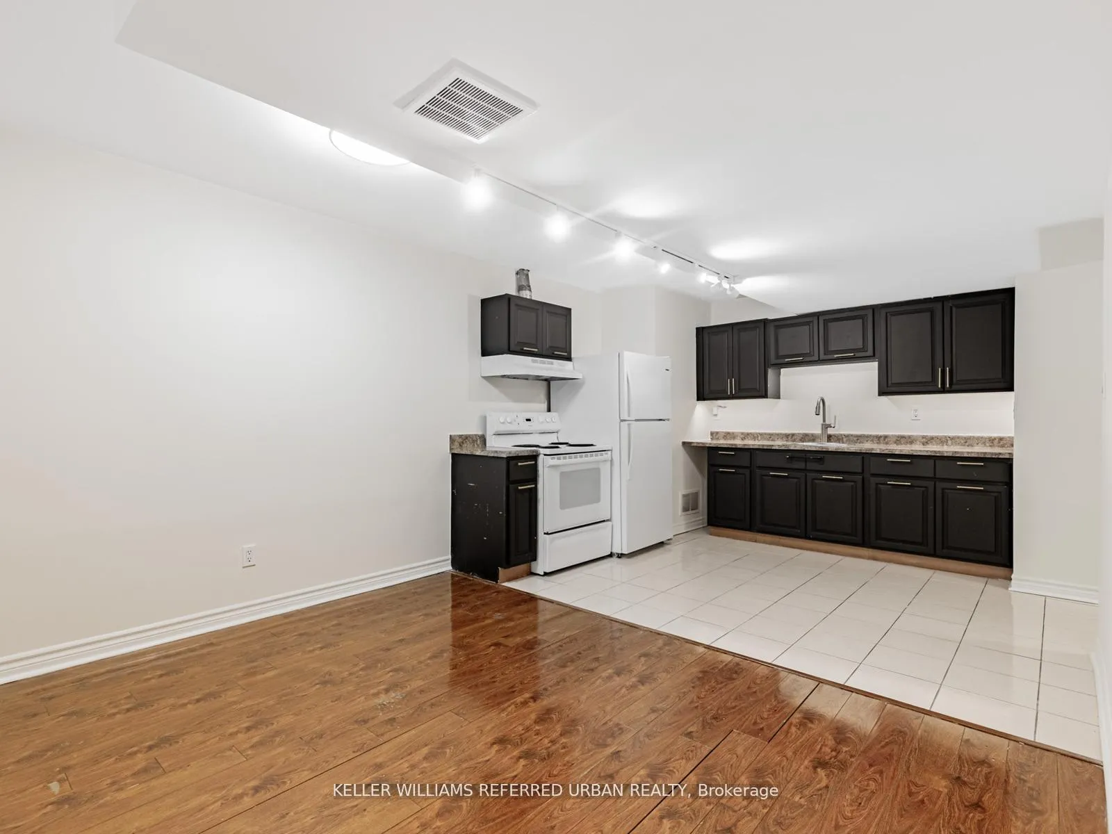 Photo 5 of Unit Bsmt Unit 2, 29 Brookview Drive, Toronto, Englemount-Lawrence — HOMEH