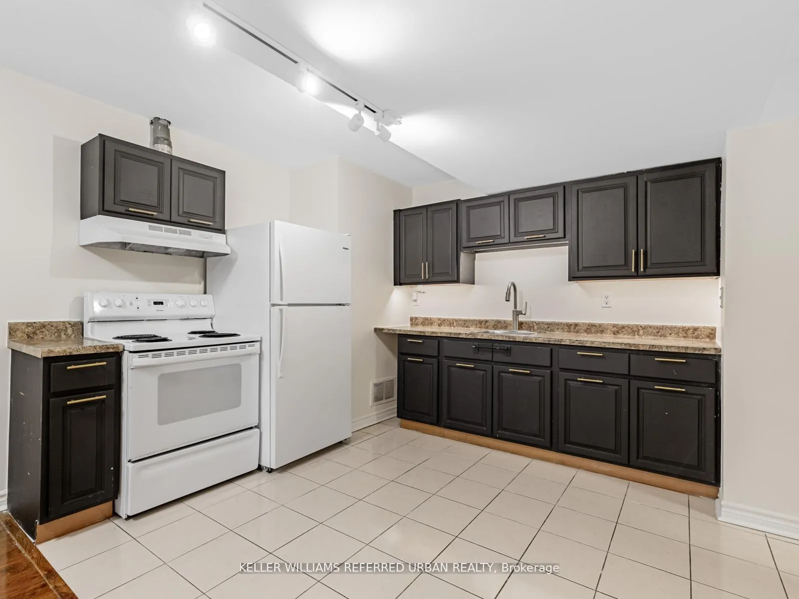 Photo 6 of Unit Bsmt Unit 2, 29 Brookview Drive, Toronto, Englemount-Lawrence — HOMEH
