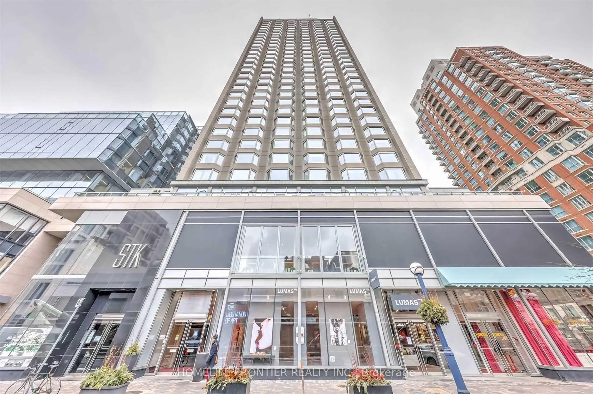 Front of Unit 1812, 155 Yorkville Avenue