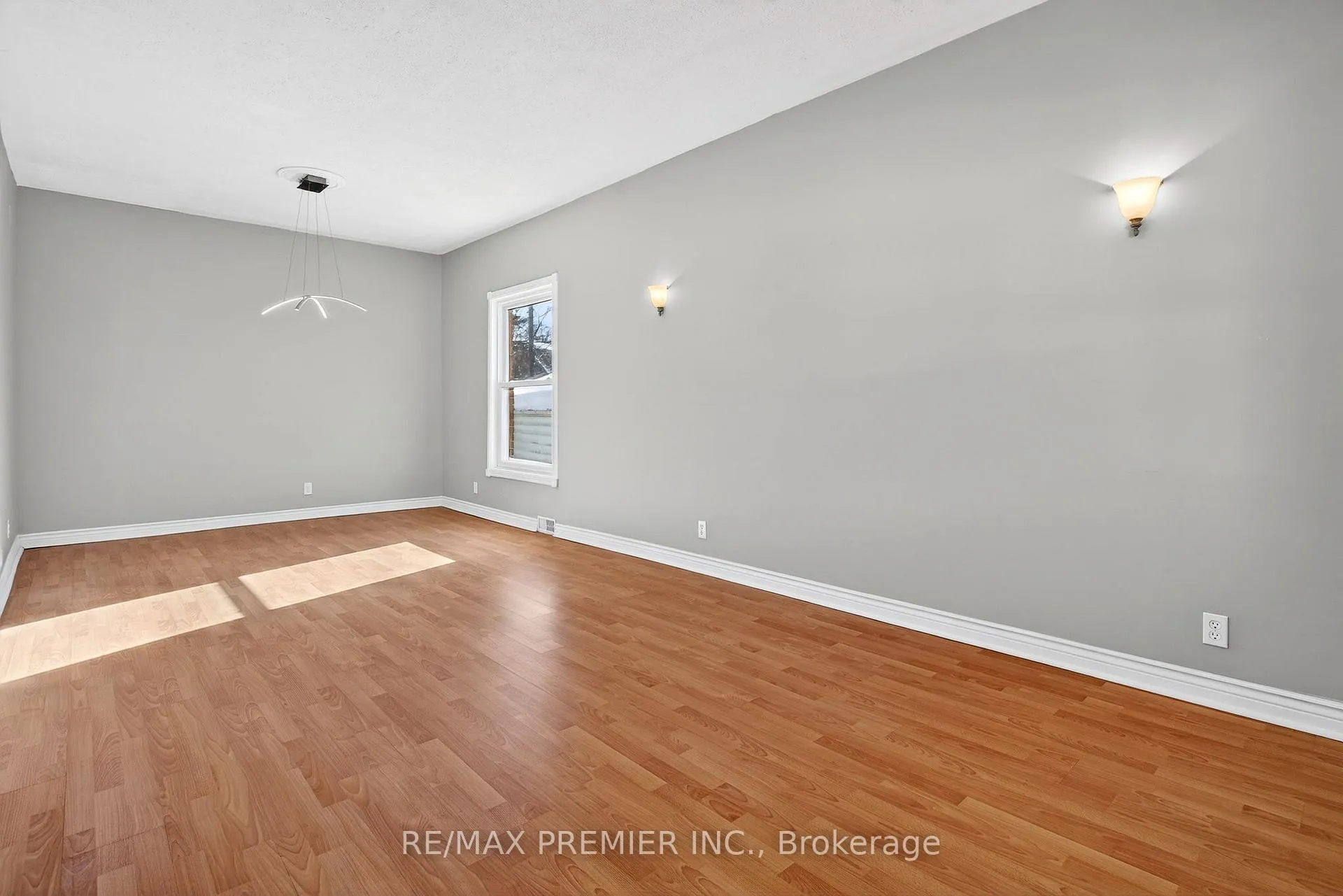 Photo 5 of 4848 Second Avenue, Niagara Falls, Cherrywood — HOMEH