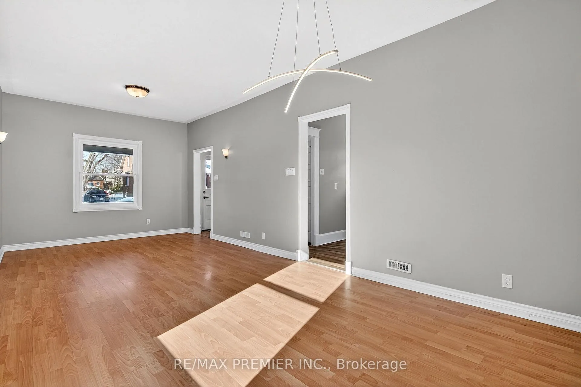 Photo 8 of 4848 Second Avenue, Niagara Falls, Cherrywood — HOMEH