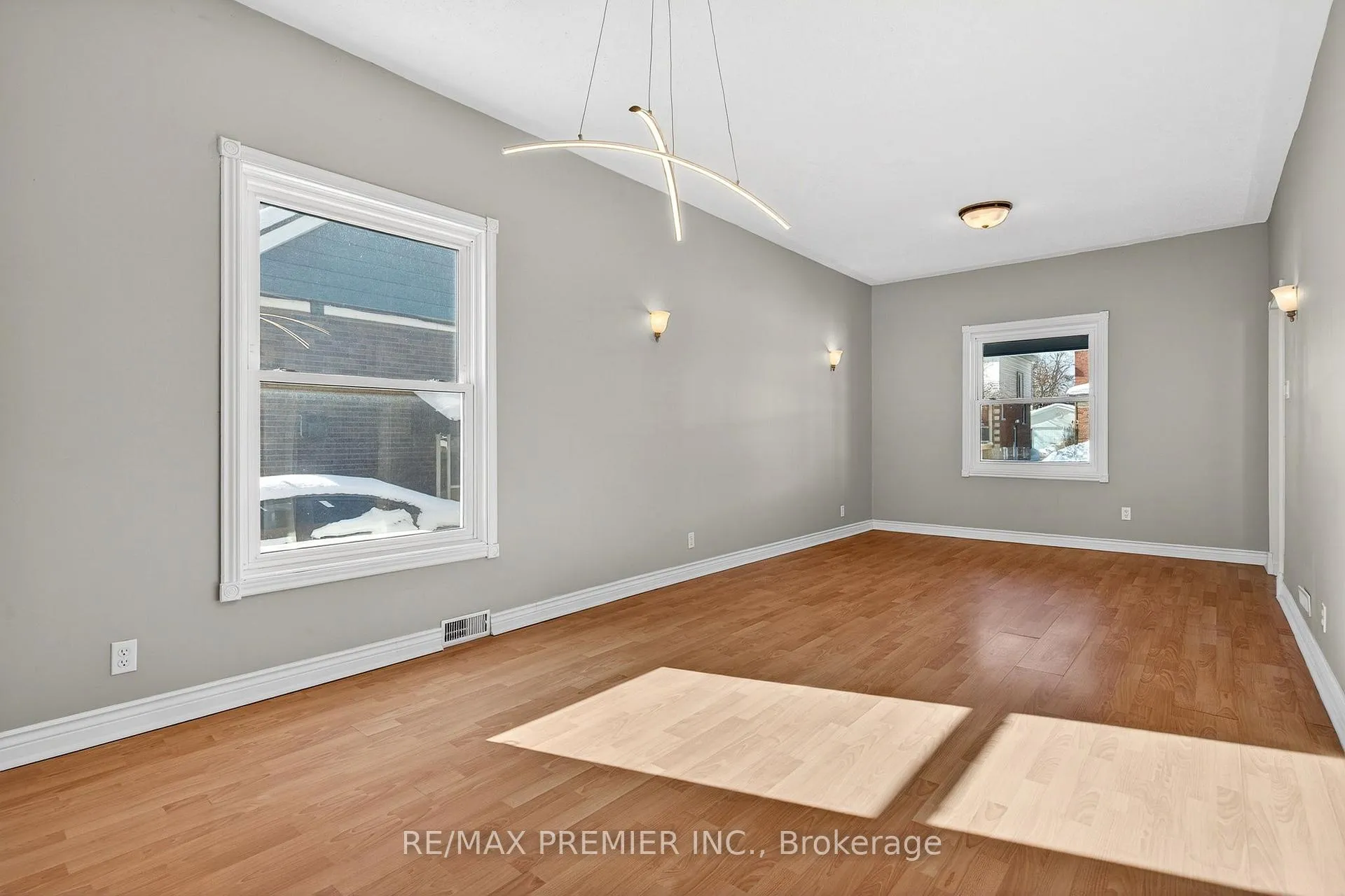 Photo 9 of 4848 Second Avenue, Niagara Falls, Cherrywood — HOMEH