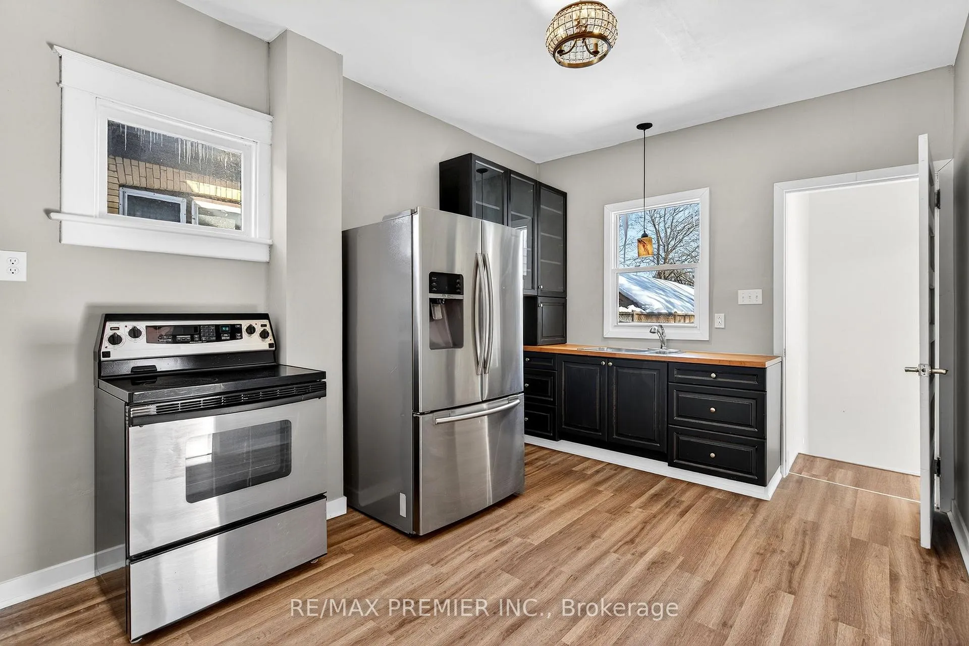 Photo 10 of 4848 Second Avenue, Niagara Falls, Cherrywood — HOMEH