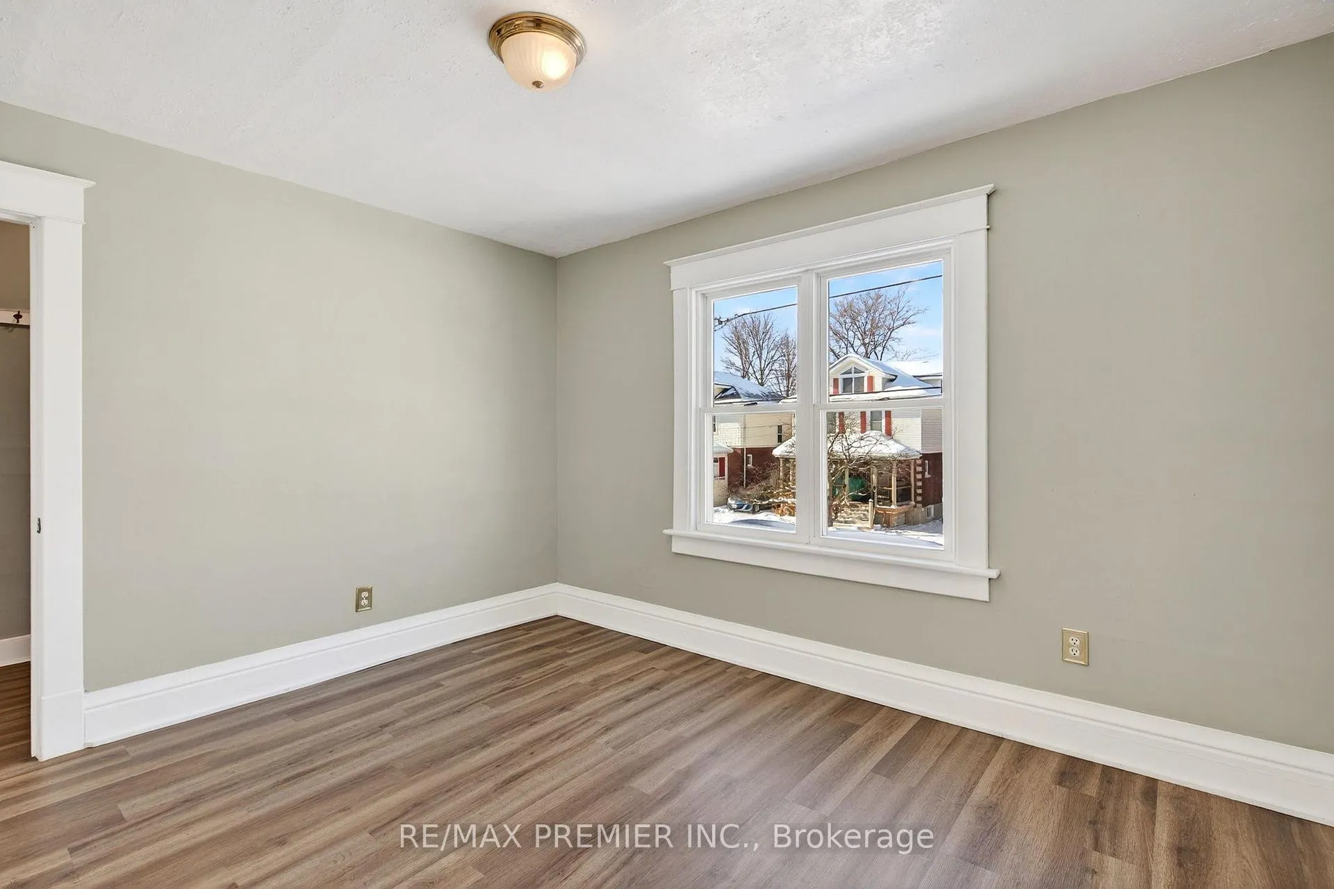 Photo 13 of 4848 Second Avenue, Niagara Falls, Cherrywood — HOMEH