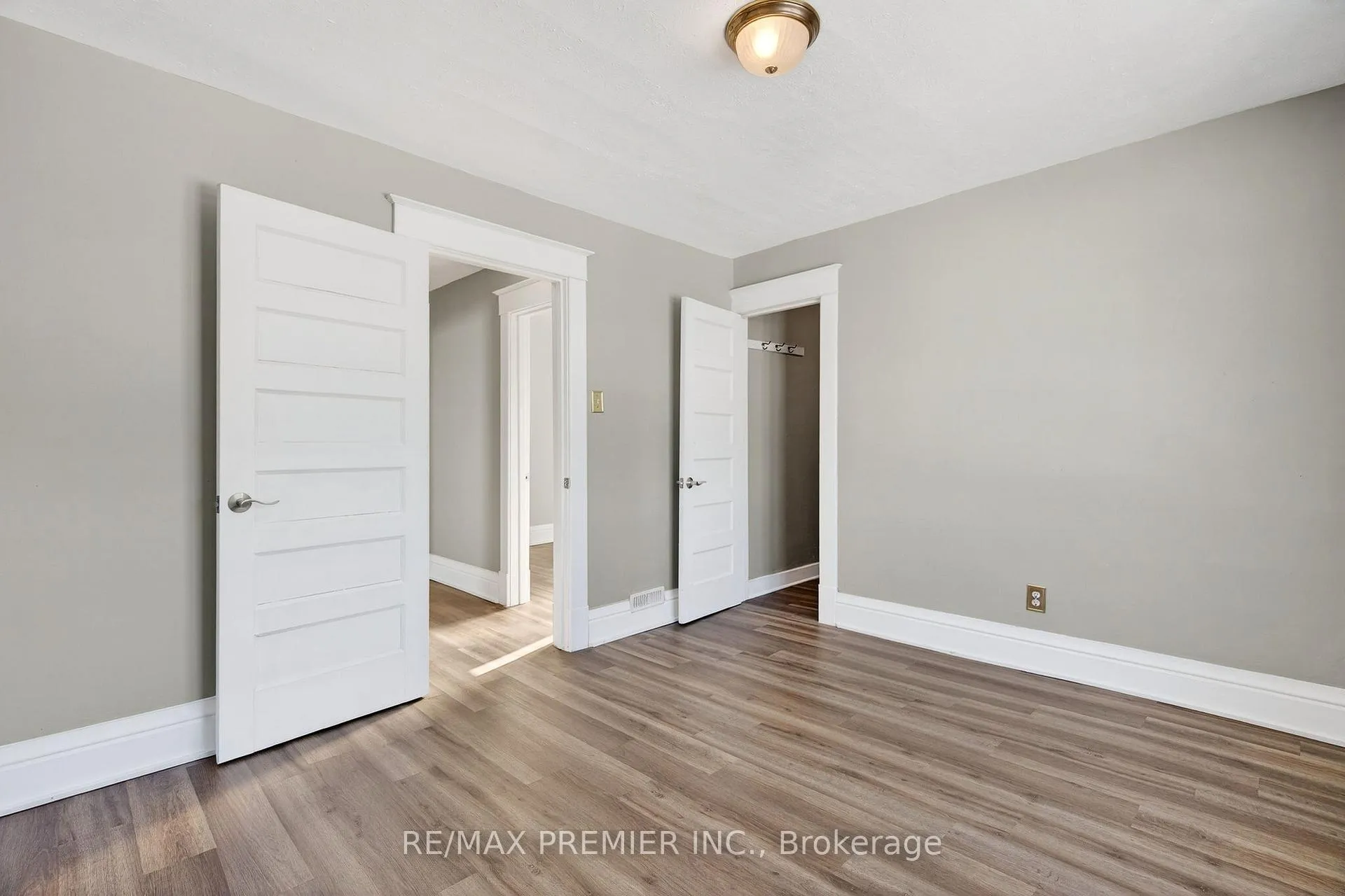 Photo 14 of 4848 Second Avenue, Niagara Falls, Cherrywood — HOMEH