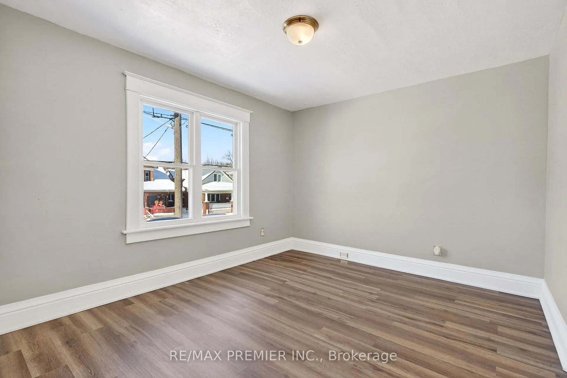Photo 15 of 4848 Second Avenue, Niagara Falls, Cherrywood — HOMEH