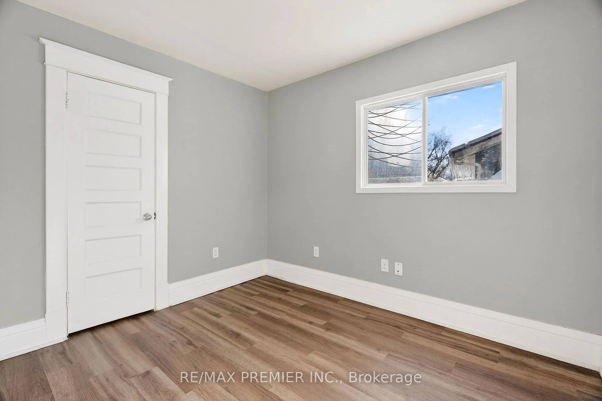Photo 18 of 4848 Second Avenue, Niagara Falls, Cherrywood — HOMEH