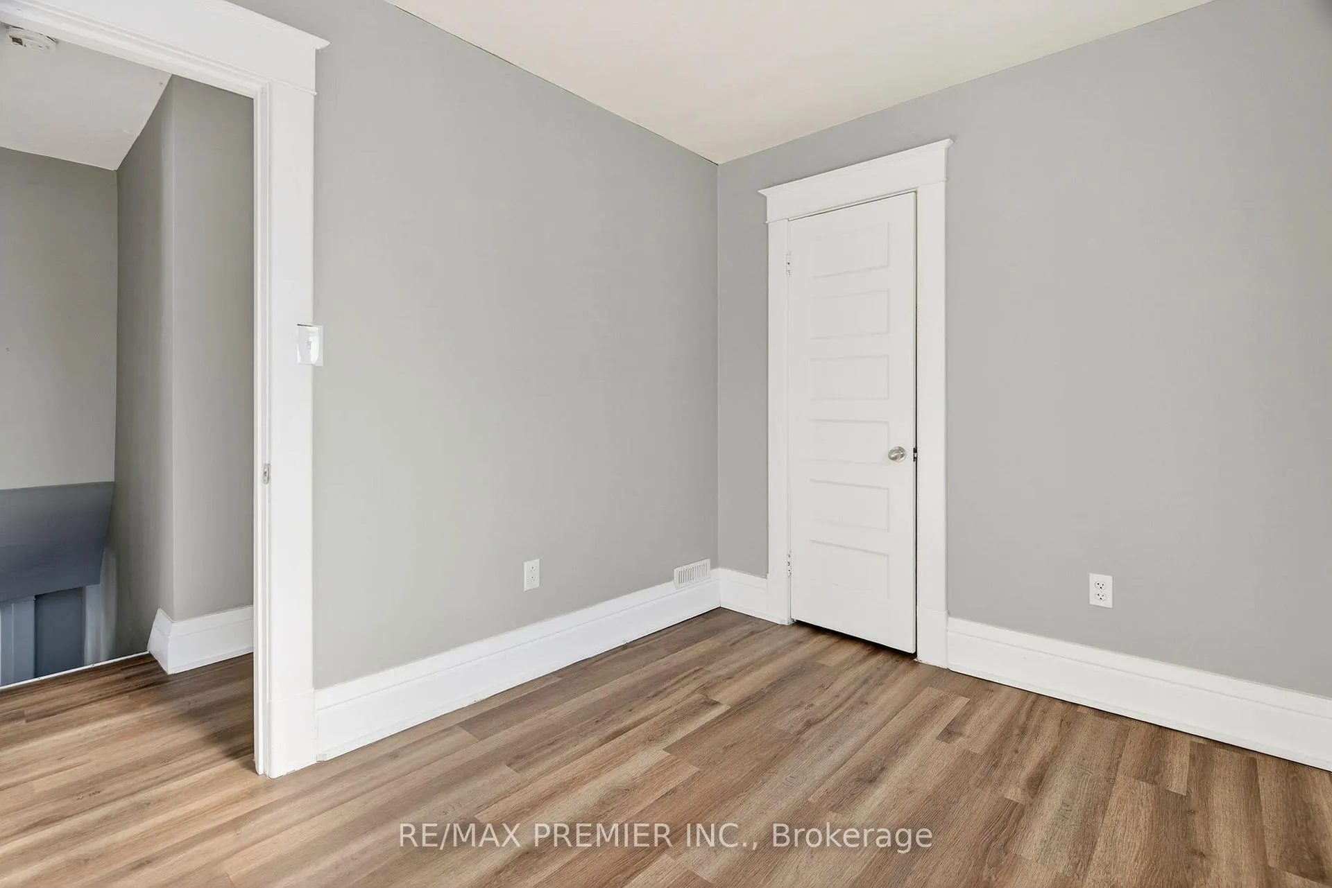Photo 19 of 4848 Second Avenue, Niagara Falls, Cherrywood — HOMEH