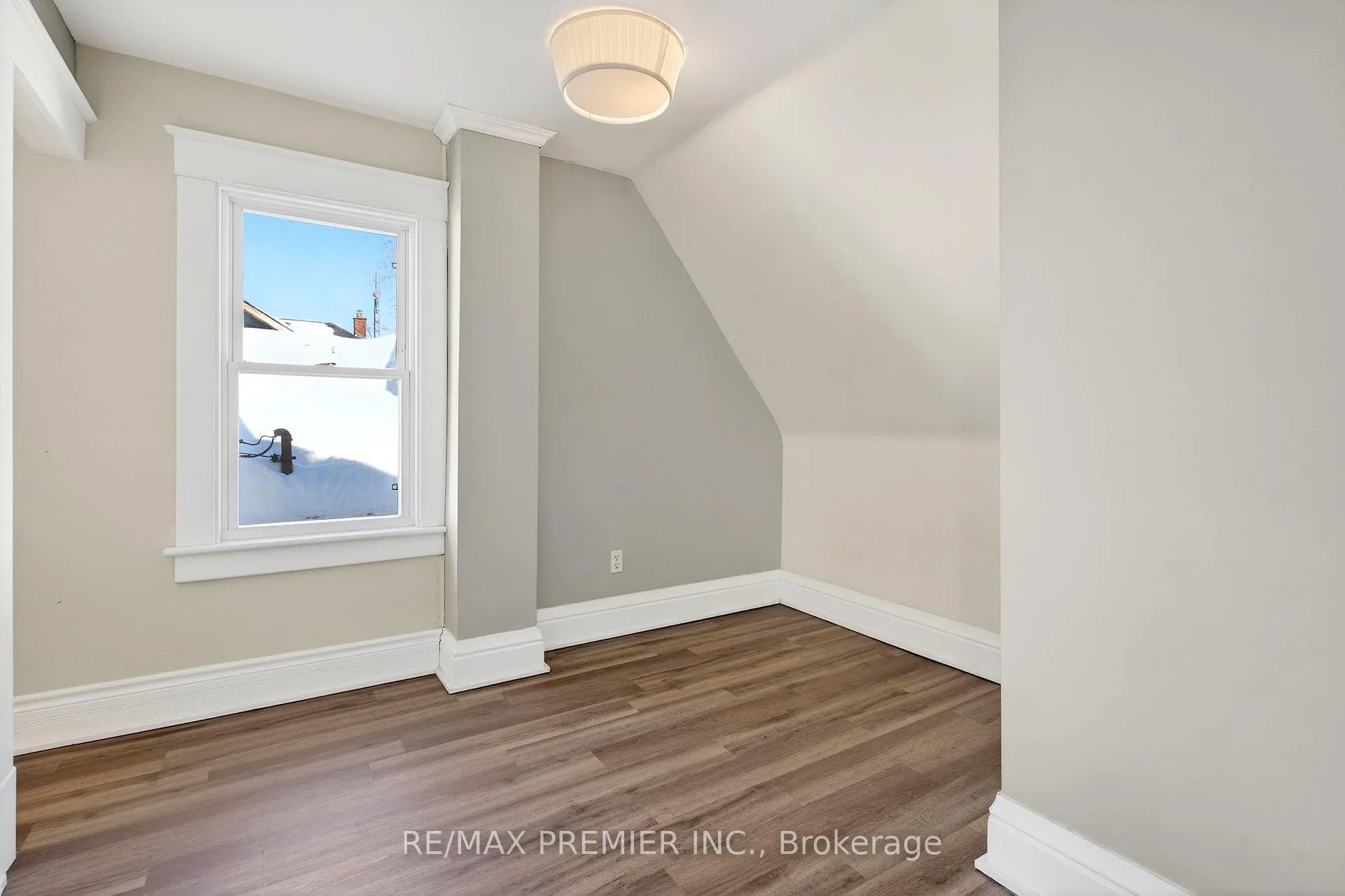 Photo 20 of 4848 Second Avenue, Niagara Falls, Cherrywood — HOMEH