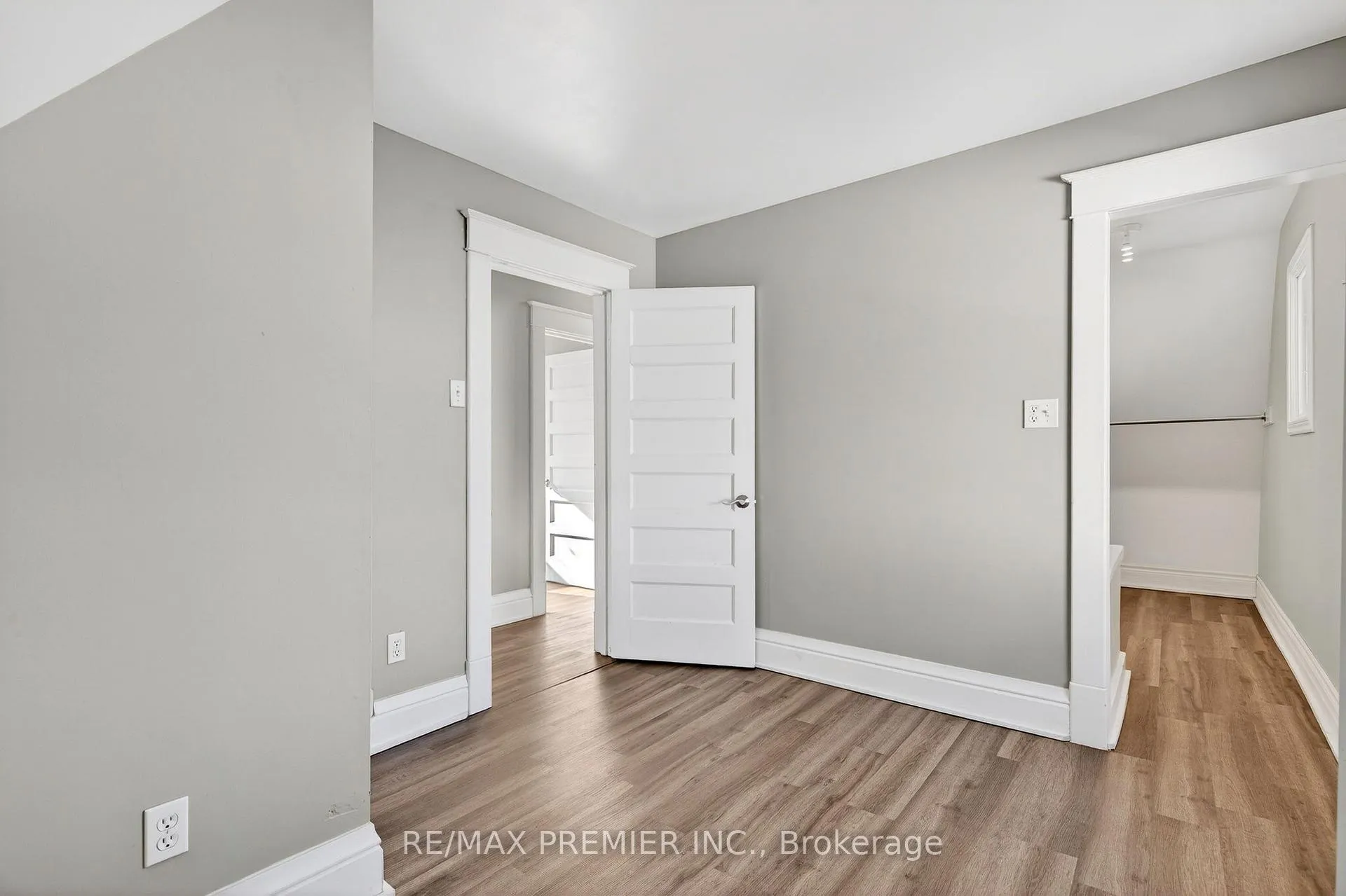 Photo 21 of 4848 Second Avenue, Niagara Falls, Cherrywood — HOMEH