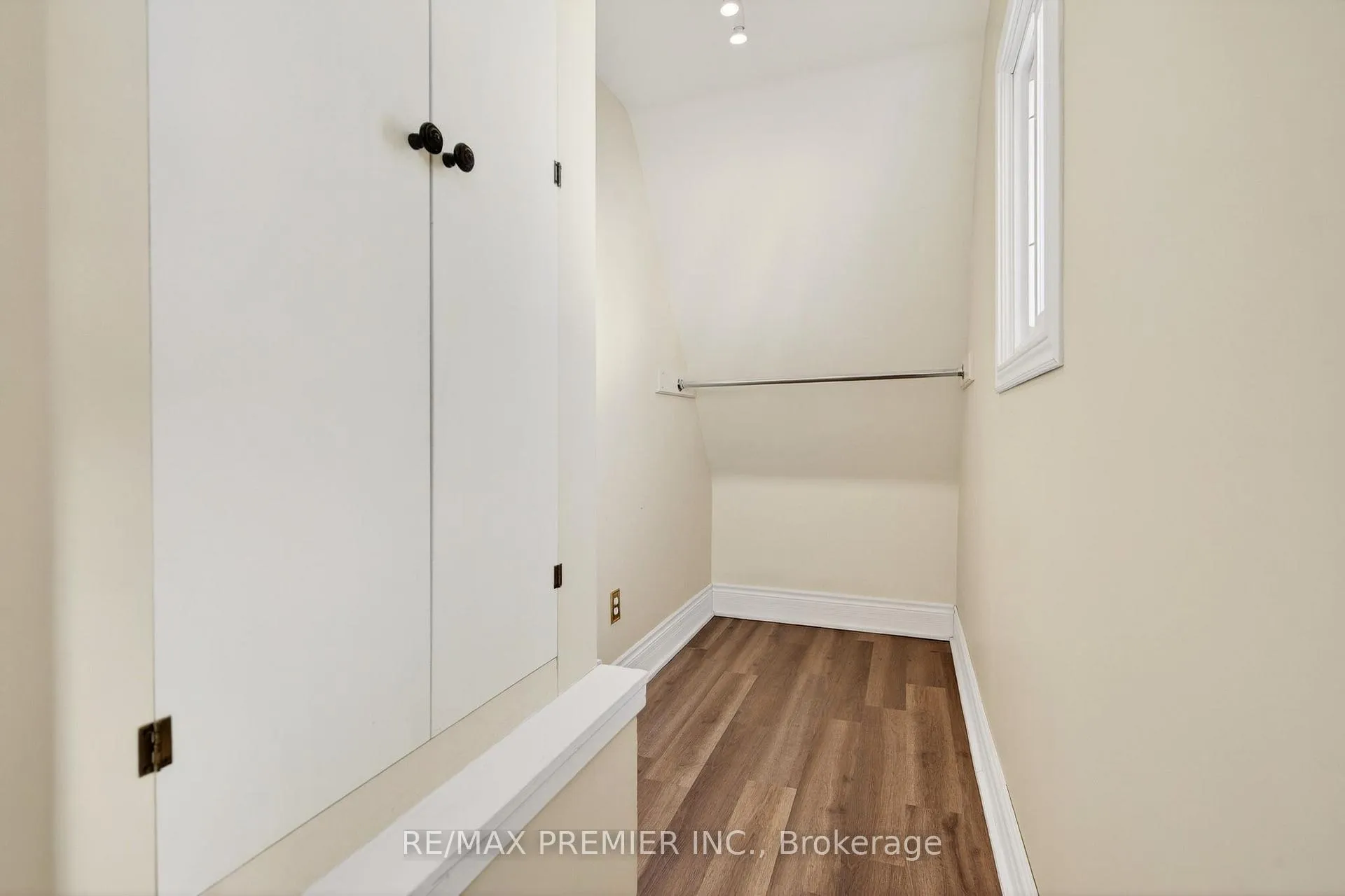 Photo 22 of 4848 Second Avenue, Niagara Falls, Cherrywood — HOMEH