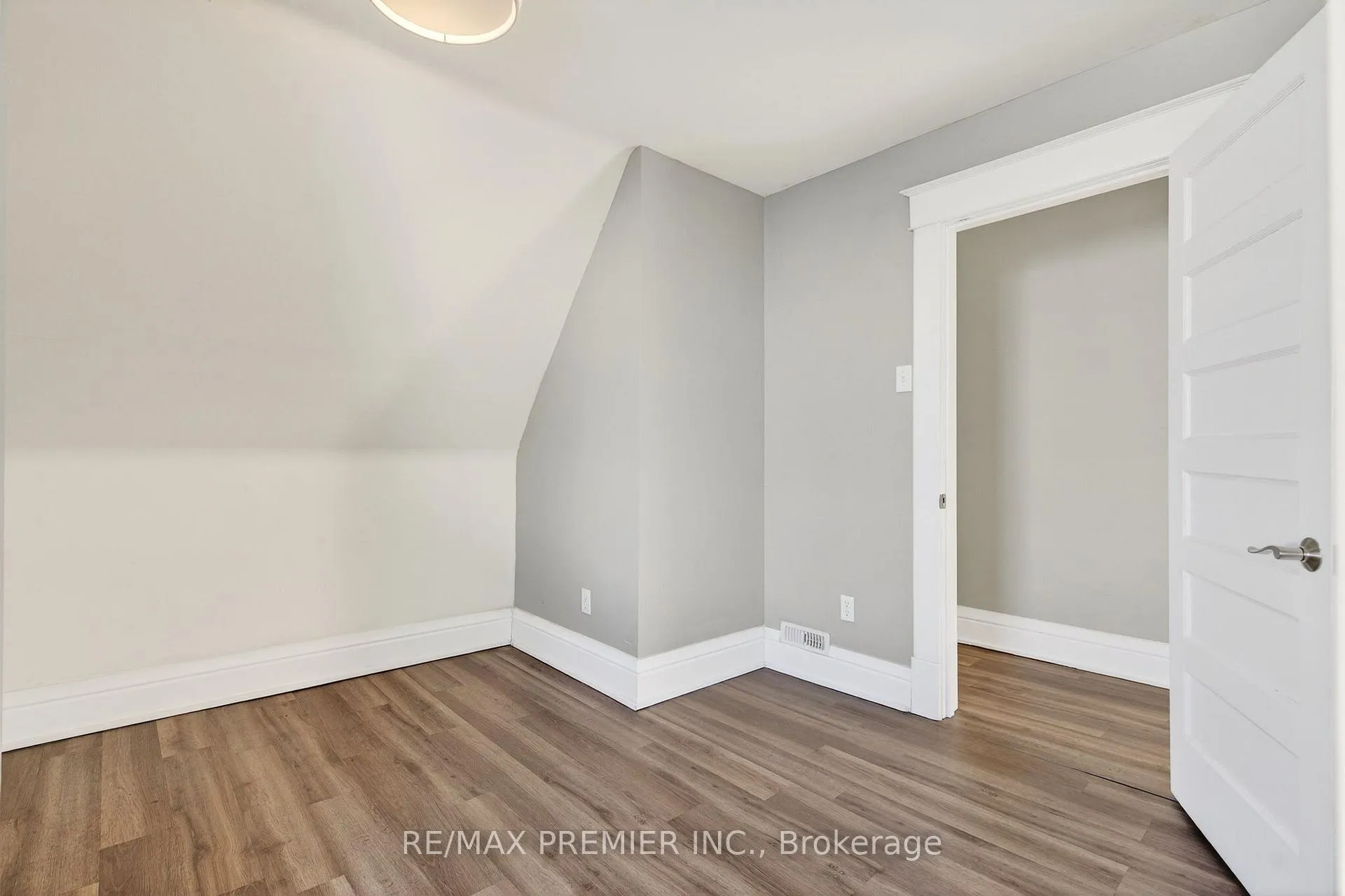 Photo 23 of 4848 Second Avenue, Niagara Falls, Cherrywood — HOMEH