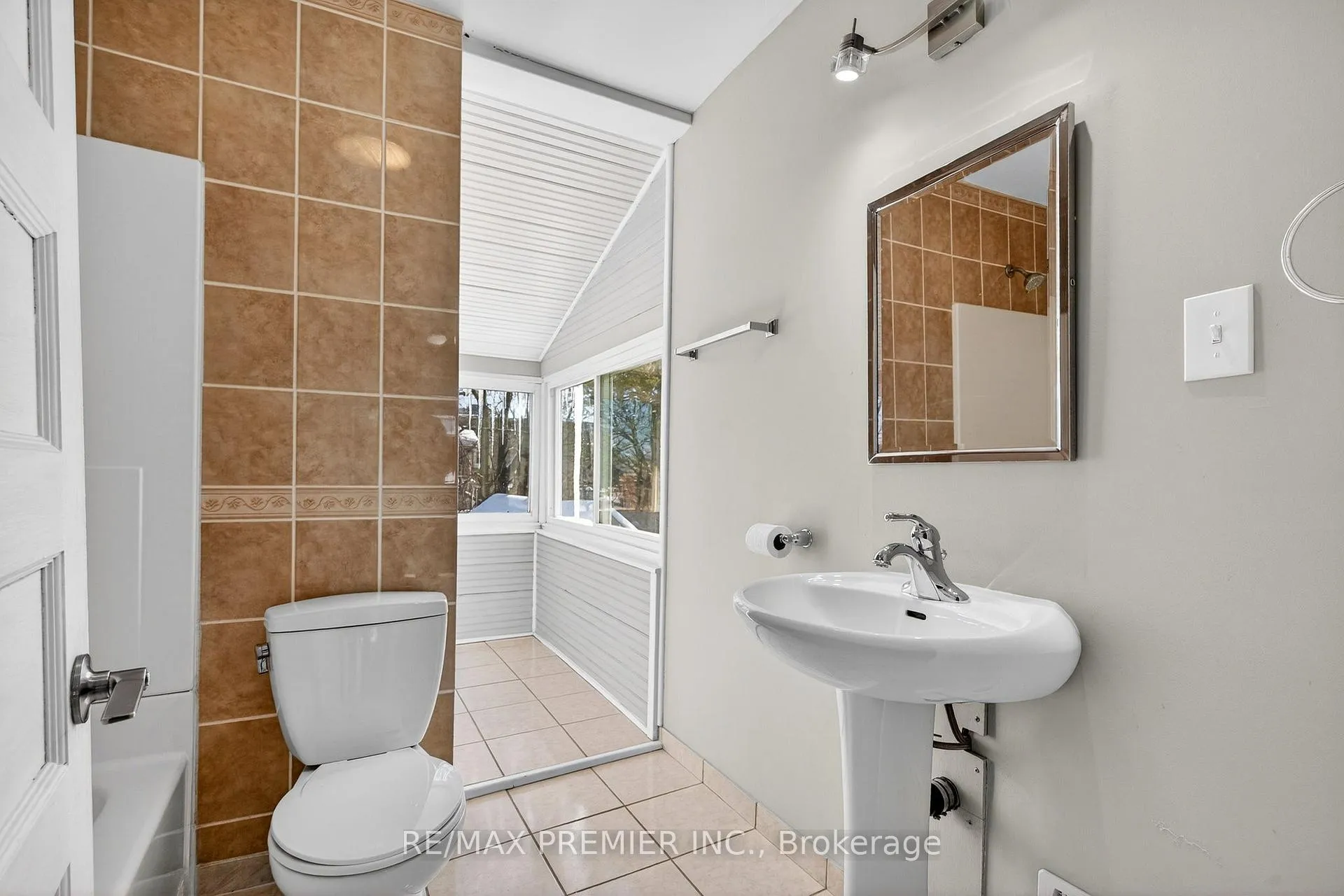 Photo 24 of 4848 Second Avenue, Niagara Falls, Cherrywood — HOMEH