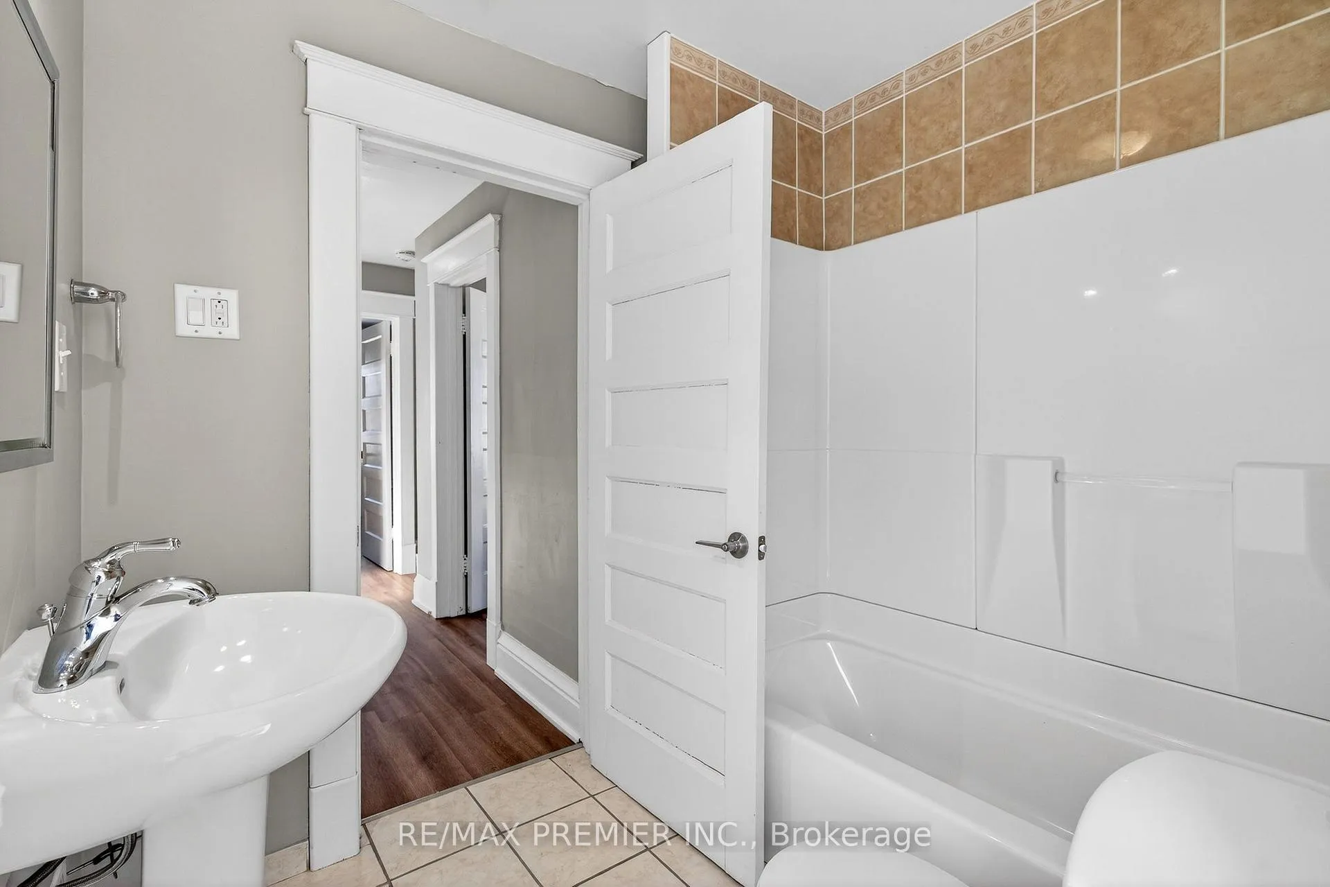 Photo 27 of 4848 Second Avenue, Niagara Falls, Cherrywood — HOMEH