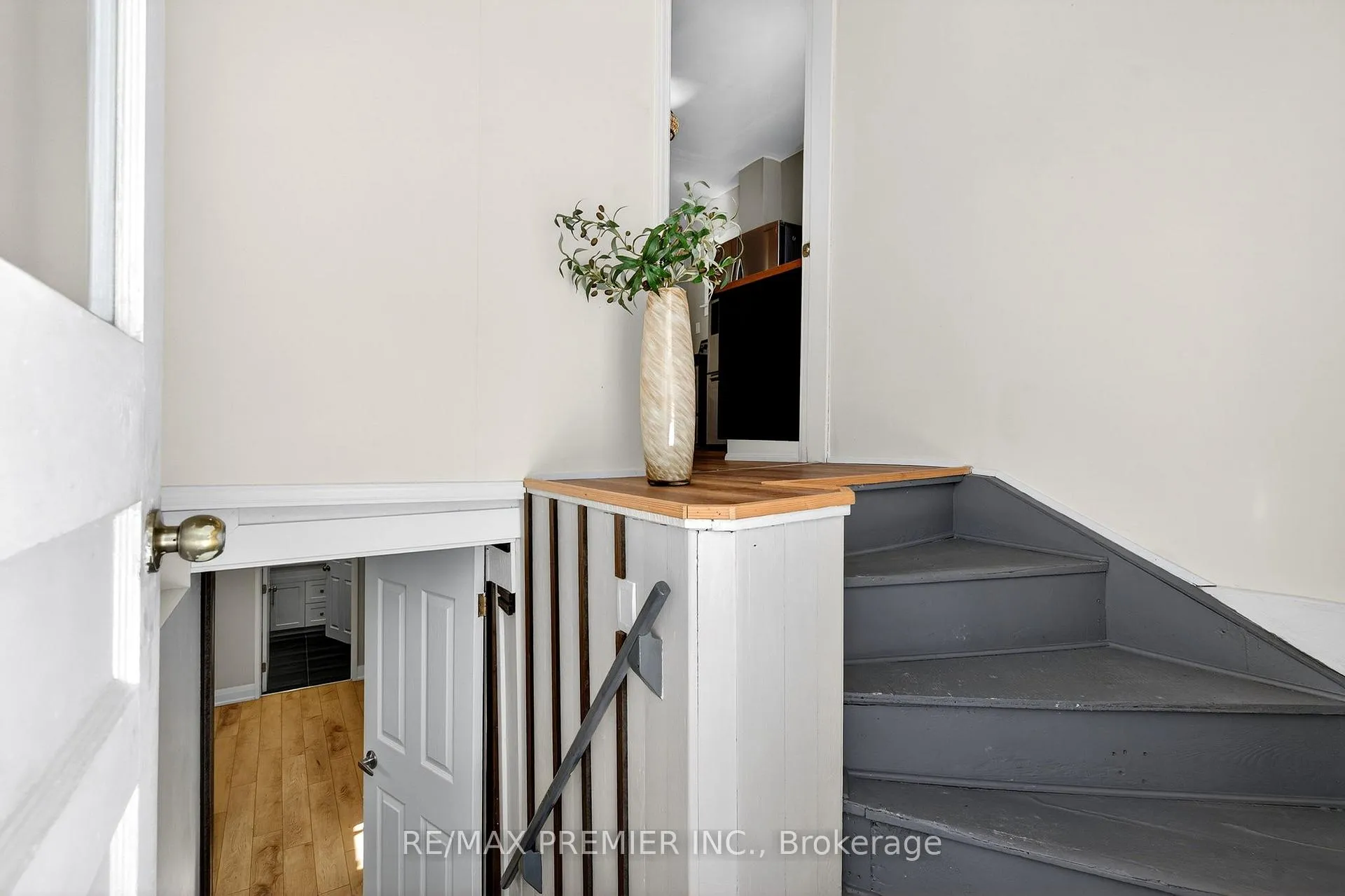Photo 28 of 4848 Second Avenue, Niagara Falls, Cherrywood — HOMEH