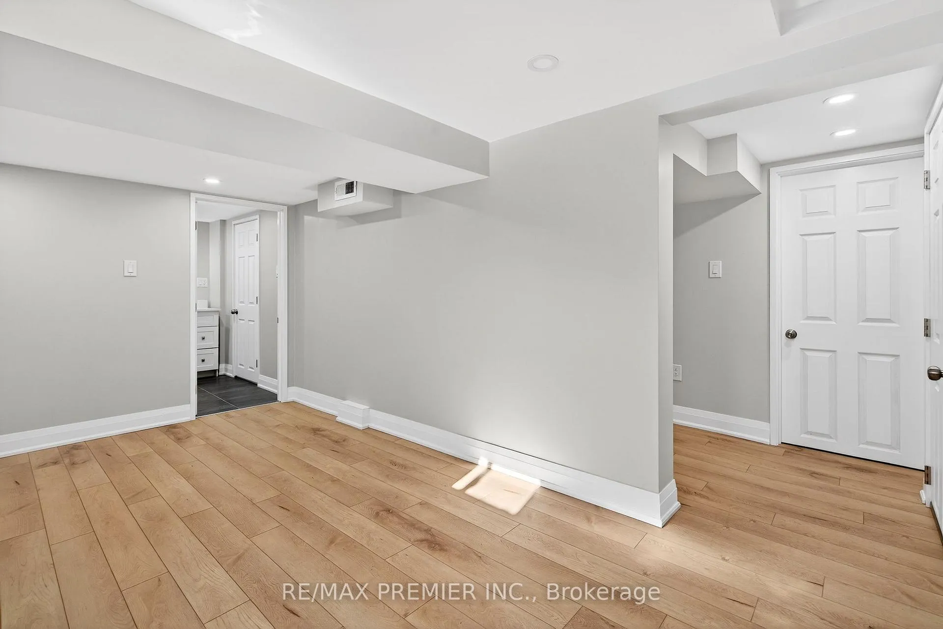 Photo 29 of 4848 Second Avenue, Niagara Falls, Cherrywood — HOMEH