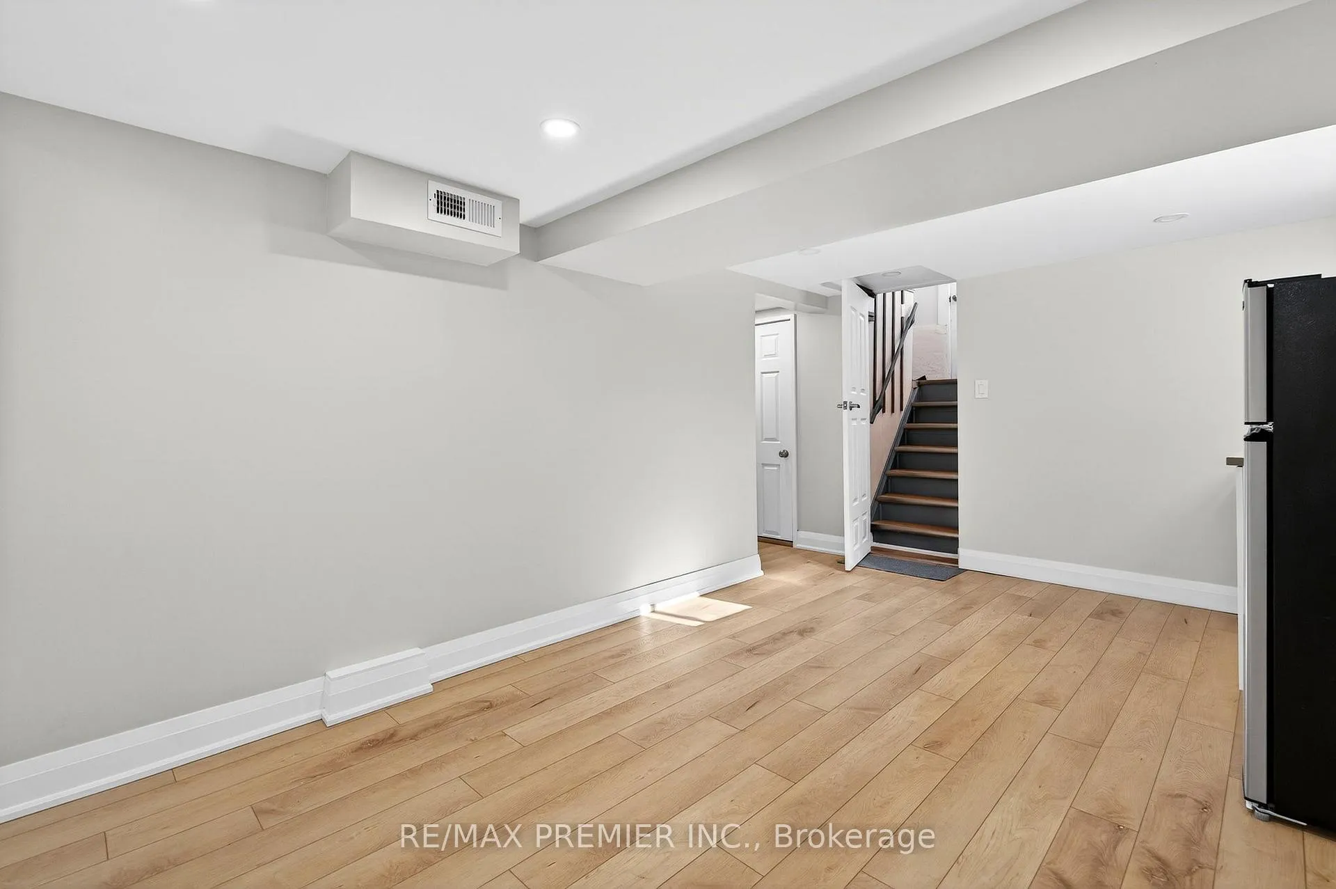 Photo 32 of 4848 Second Avenue, Niagara Falls, Cherrywood — HOMEH