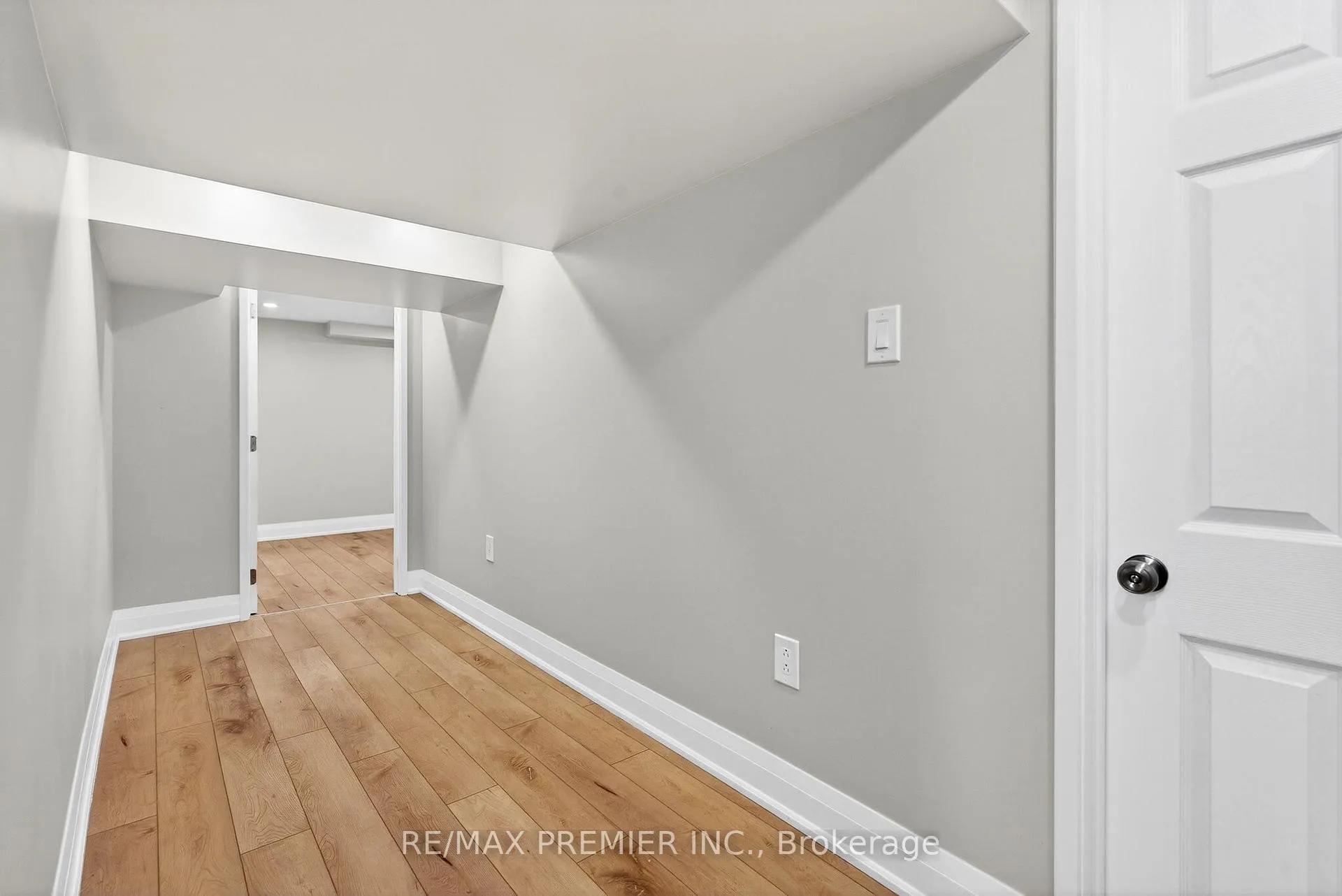 Photo 37 of 4848 Second Avenue, Niagara Falls, Cherrywood — HOMEH
