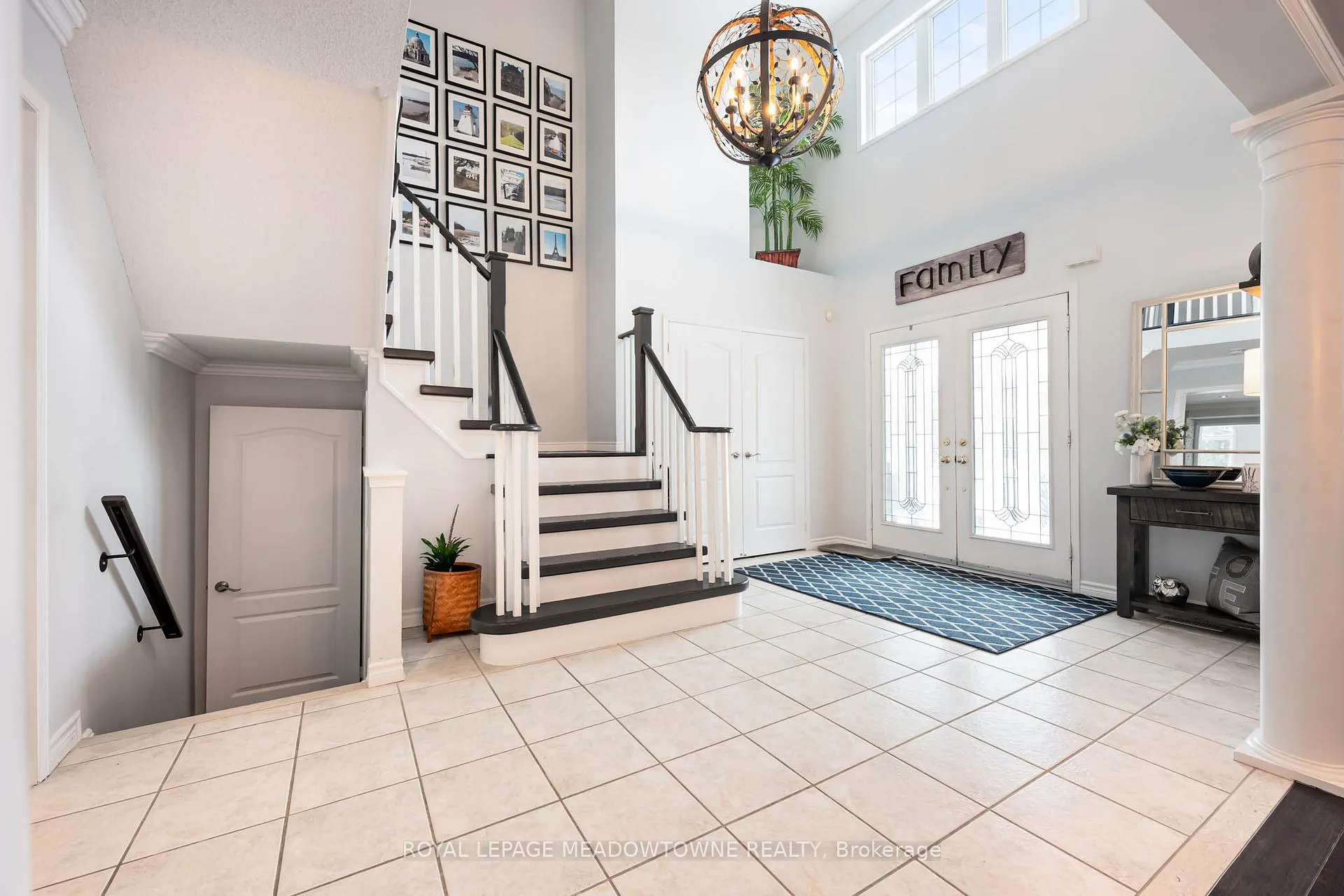 Photo 2 of 19 Grist Mill Drive, Halton Hills, Georgetown — HOMEH