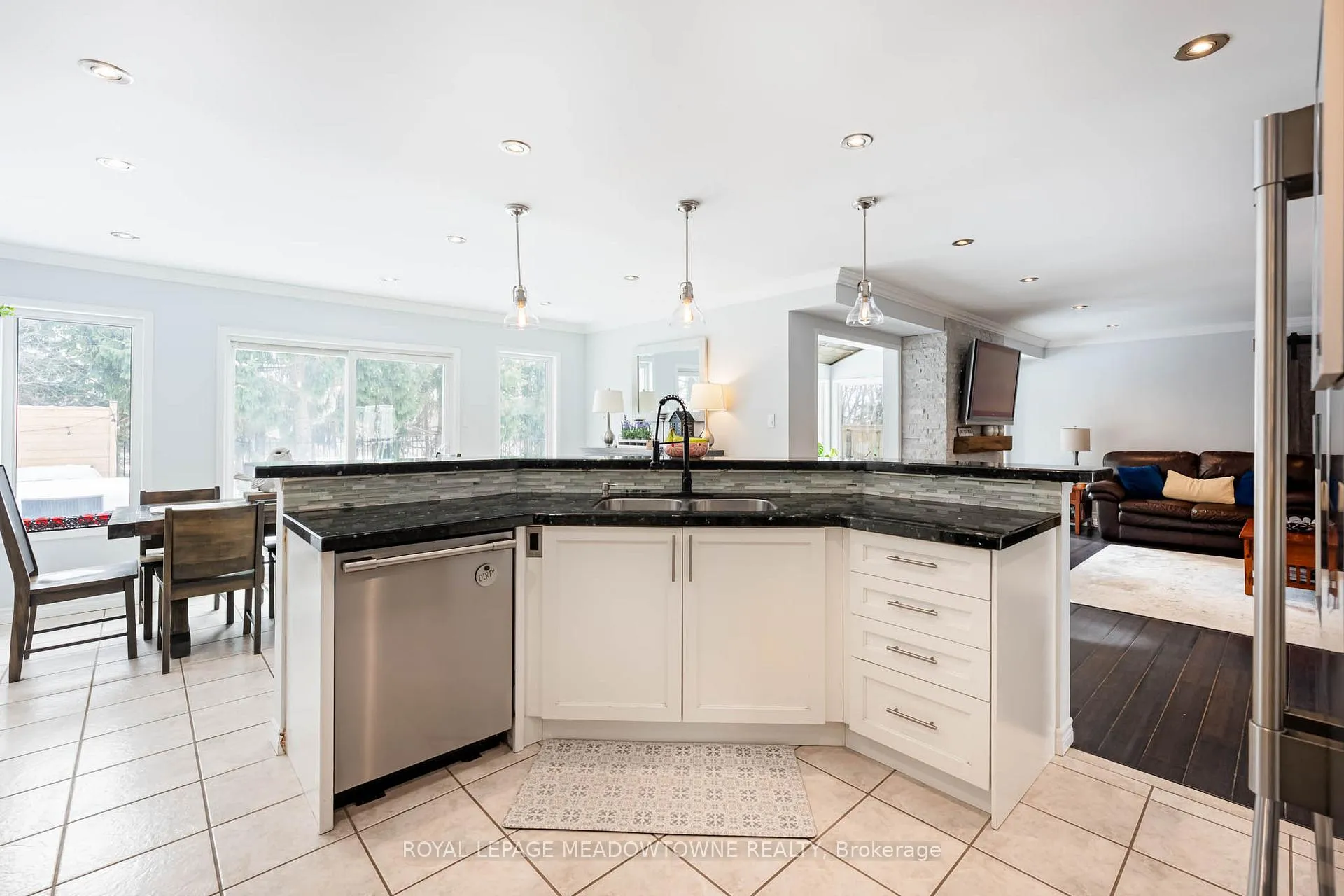 Photo 7 of 19 Grist Mill Drive, Halton Hills, Georgetown — HOMEH