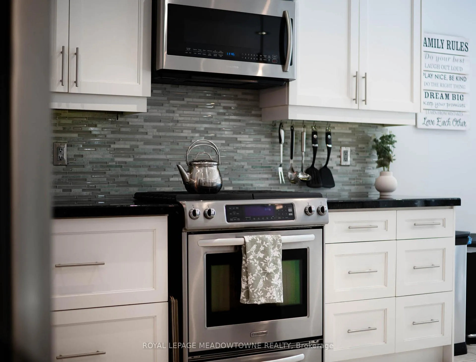 Photo 10 of 19 Grist Mill Drive, Halton Hills, Georgetown — HOMEH