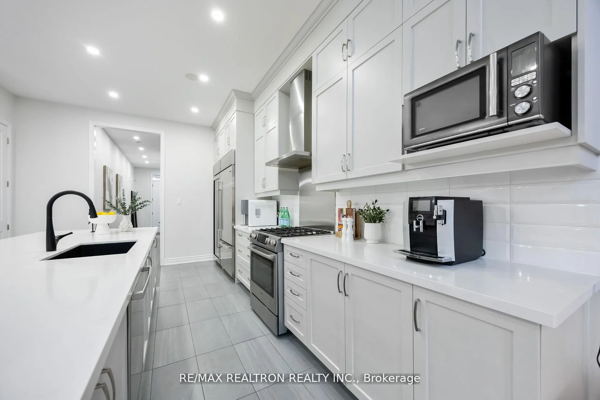 Photo 10 of 600 Marc Santi Boulevard, Vaughan, Patterson — HOMEH