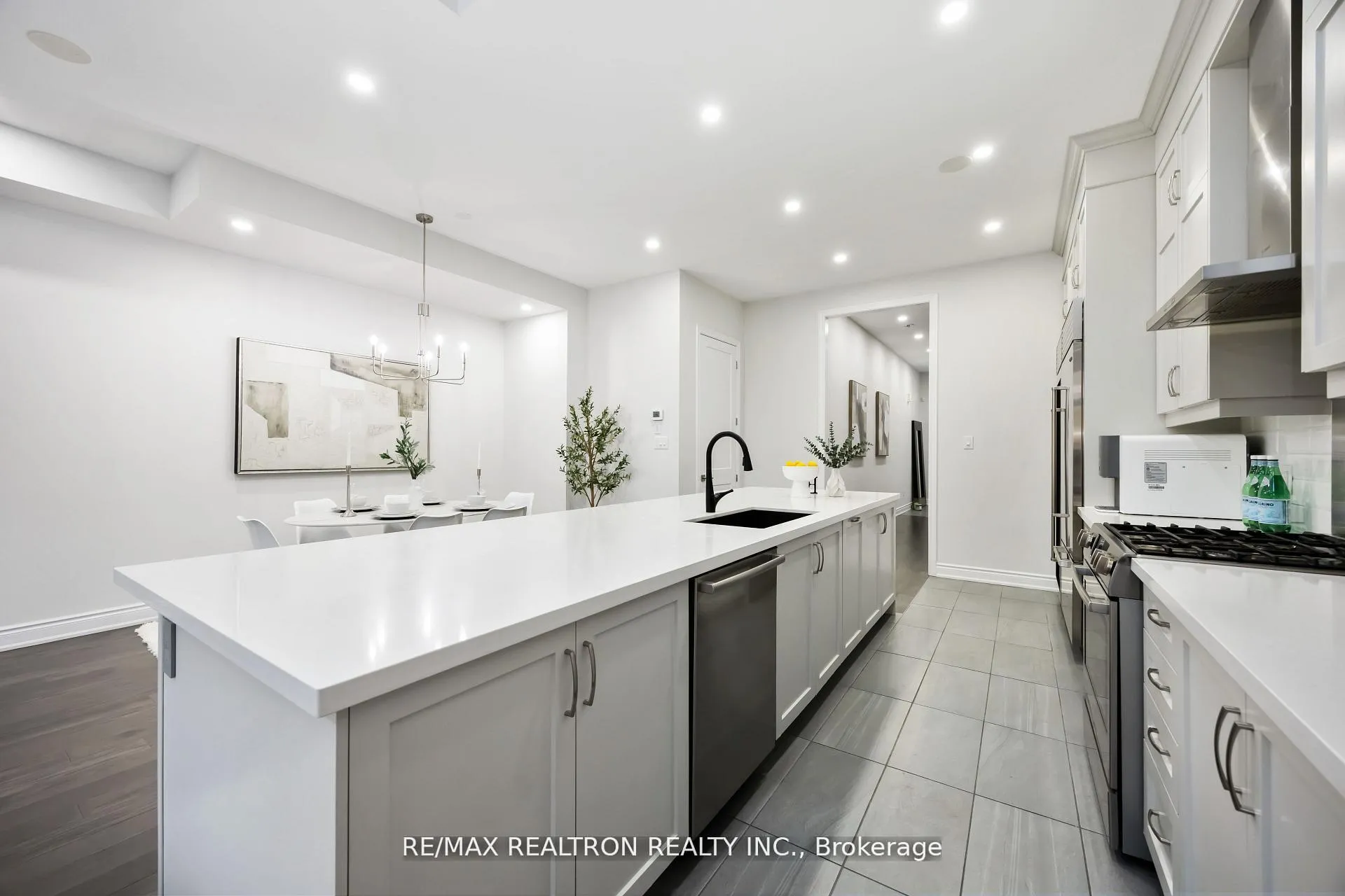 Photo 11 of 600 Marc Santi Boulevard, Vaughan, Patterson — HOMEH