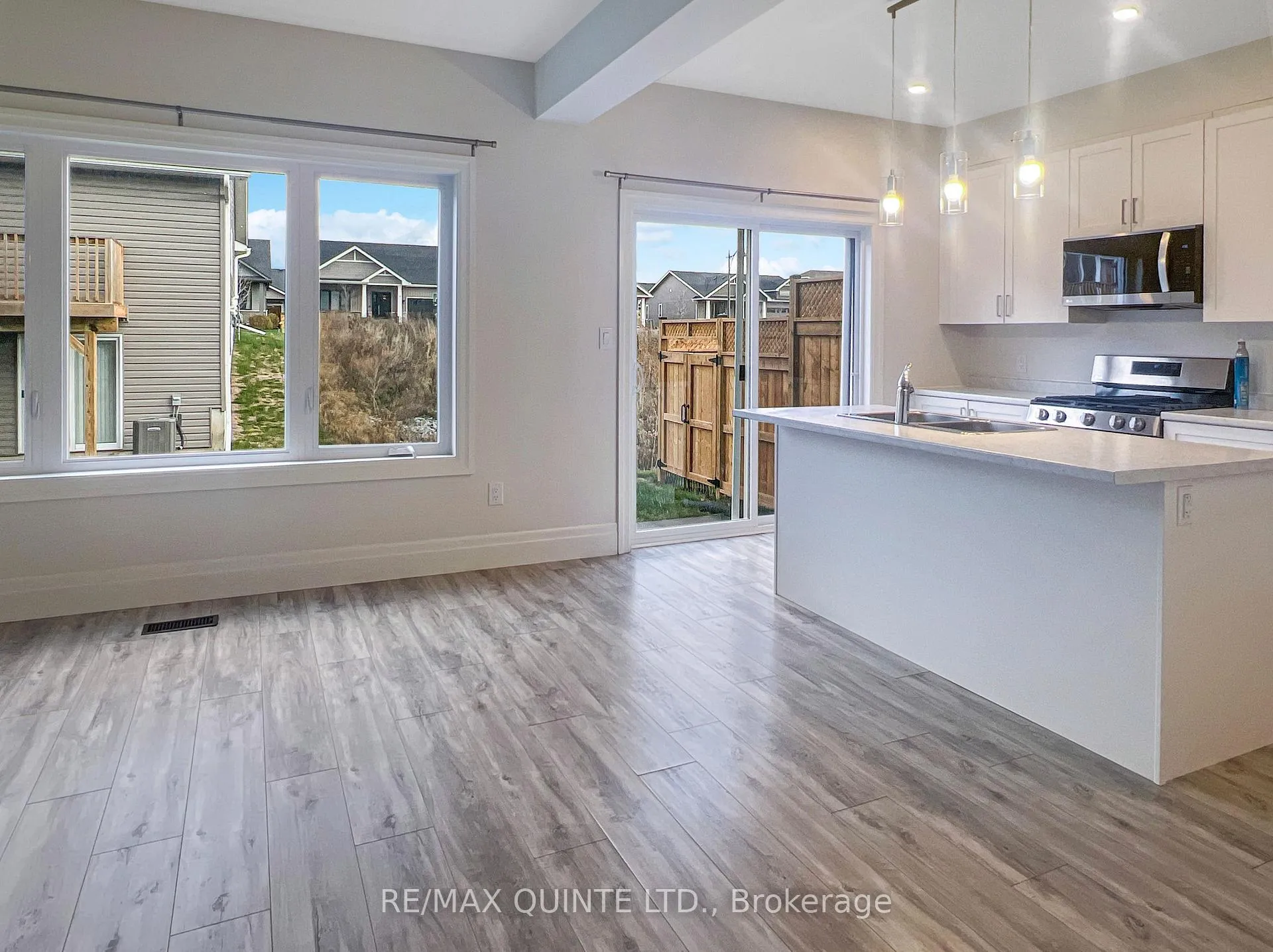 Photo 2 of 52 Campbell Crescent, Prince Edward County, South Marysburg Ward — HOMEH