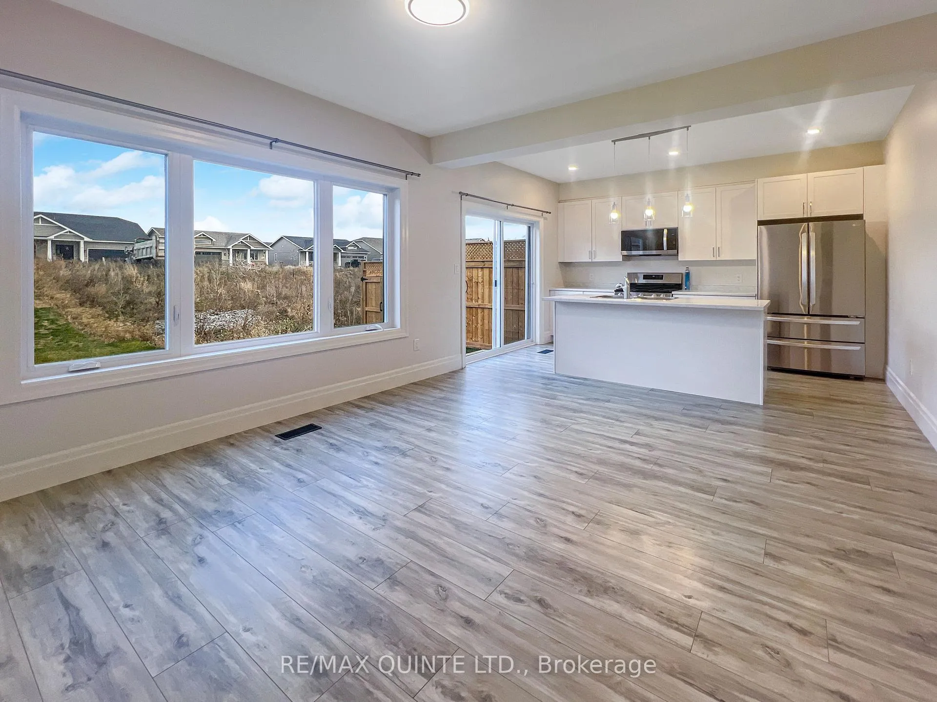 Photo 4 of 52 Campbell Crescent, Prince Edward County, South Marysburg Ward — HOMEH