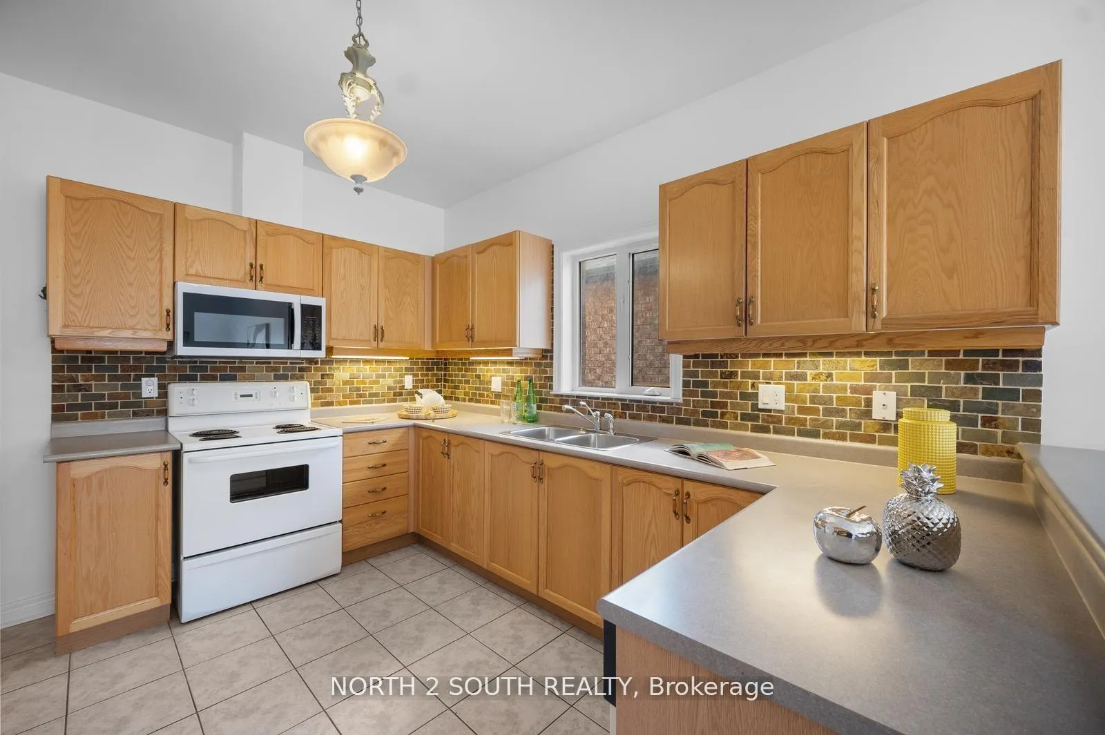 Photo 15 of 46 Silverado Trail, Vaughan, Sonoma Heights — HOMEH