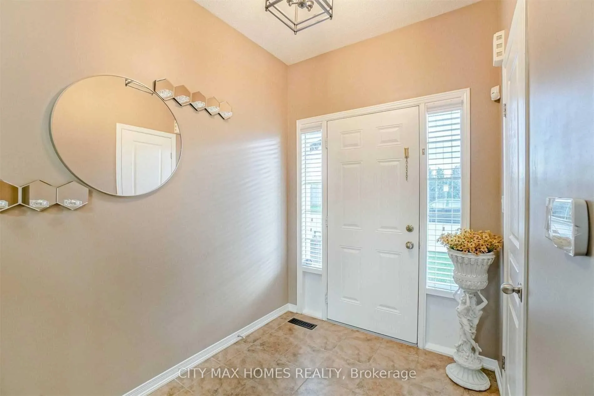 Photo 2 of Unit 40, 170 Palacebeach Trail, Hamilton, Stoney Creek — HOMEH