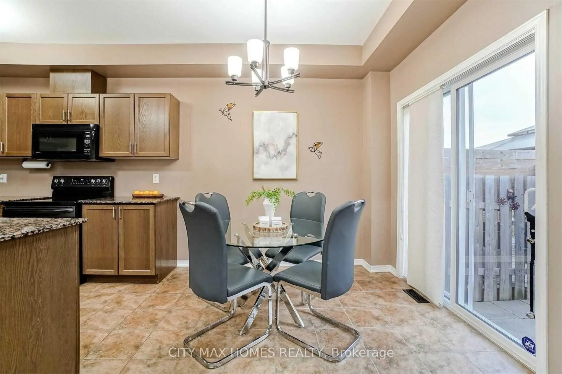 Photo 6 of Unit 40, 170 Palacebeach Trail, Hamilton, Stoney Creek — HOMEH