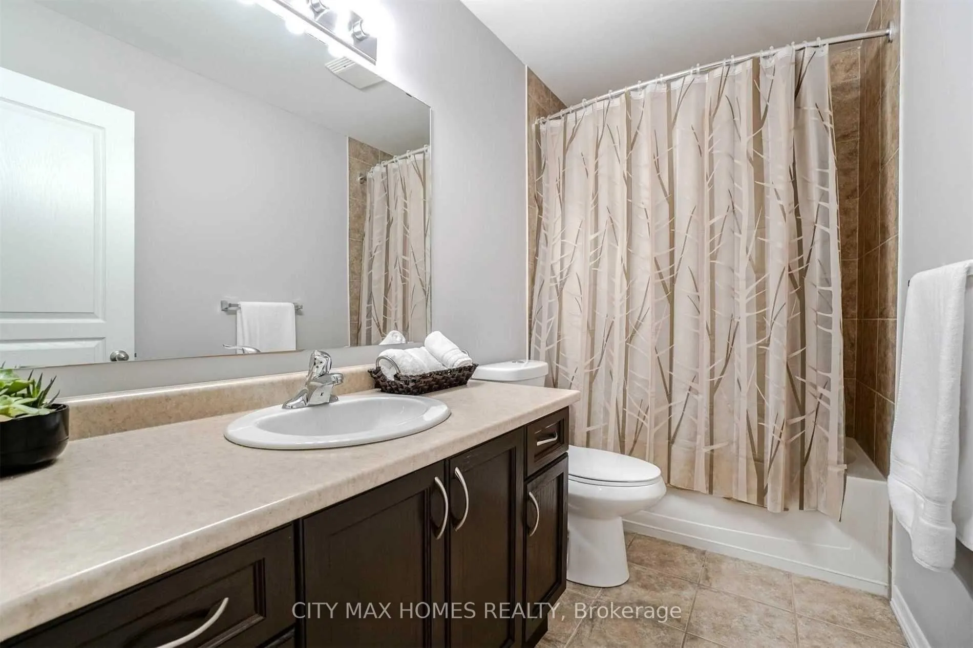 Photo 17 of Unit 40, 170 Palacebeach Trail, Hamilton, Stoney Creek — HOMEH