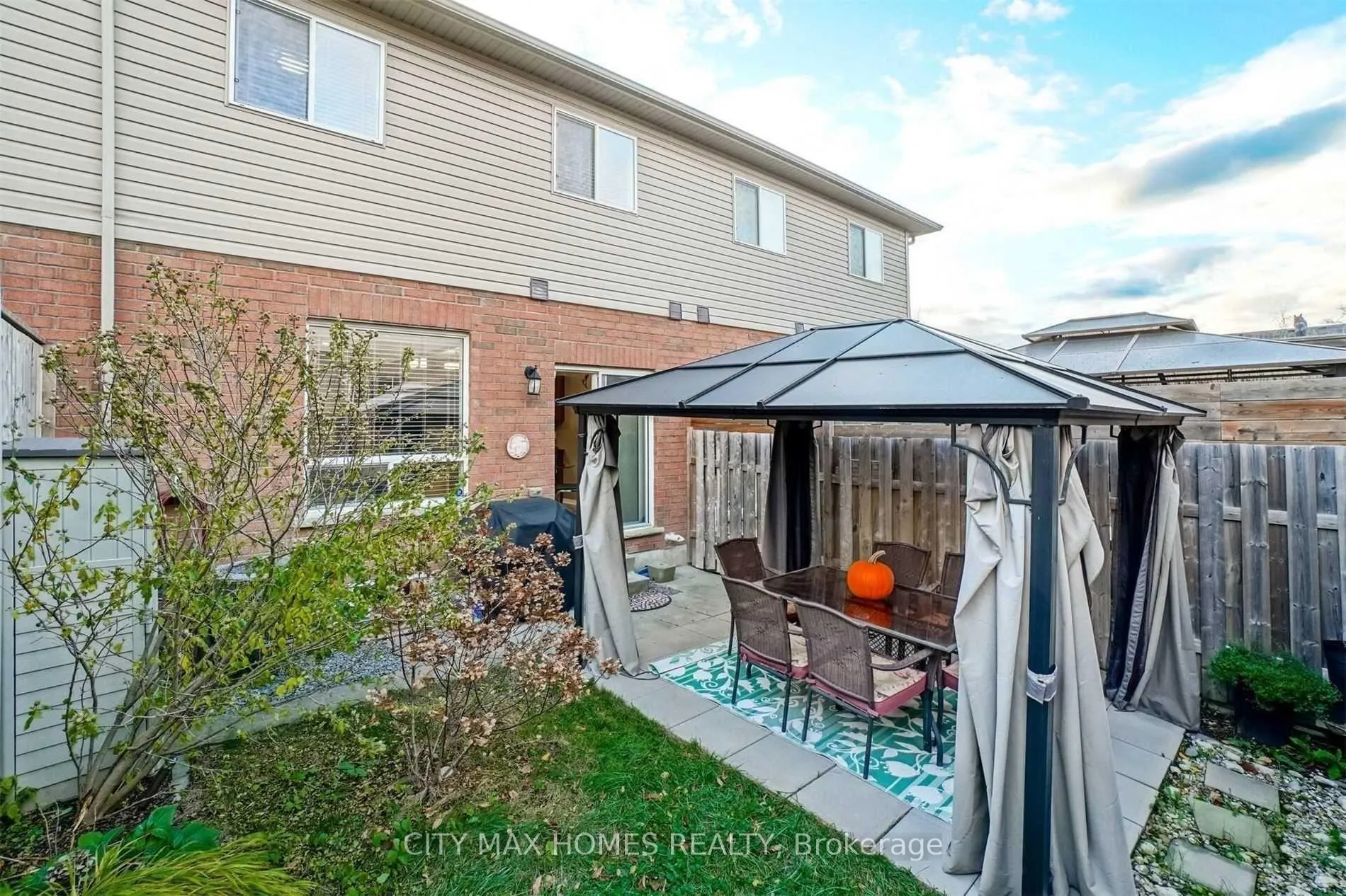 Photo 19 of Unit 40, 170 Palacebeach Trail, Hamilton, Stoney Creek — HOMEH