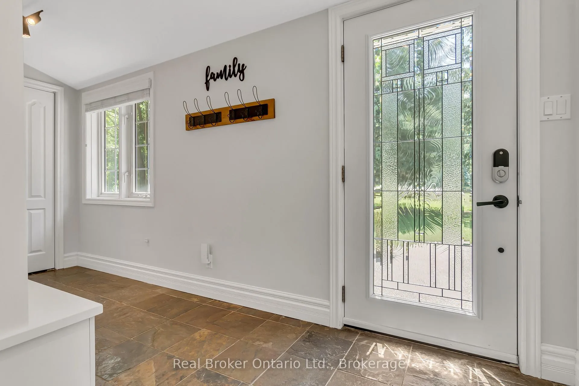 Photo 6 of 6566 Concession Rd 4, Puslinch, Morriston — HOMEH