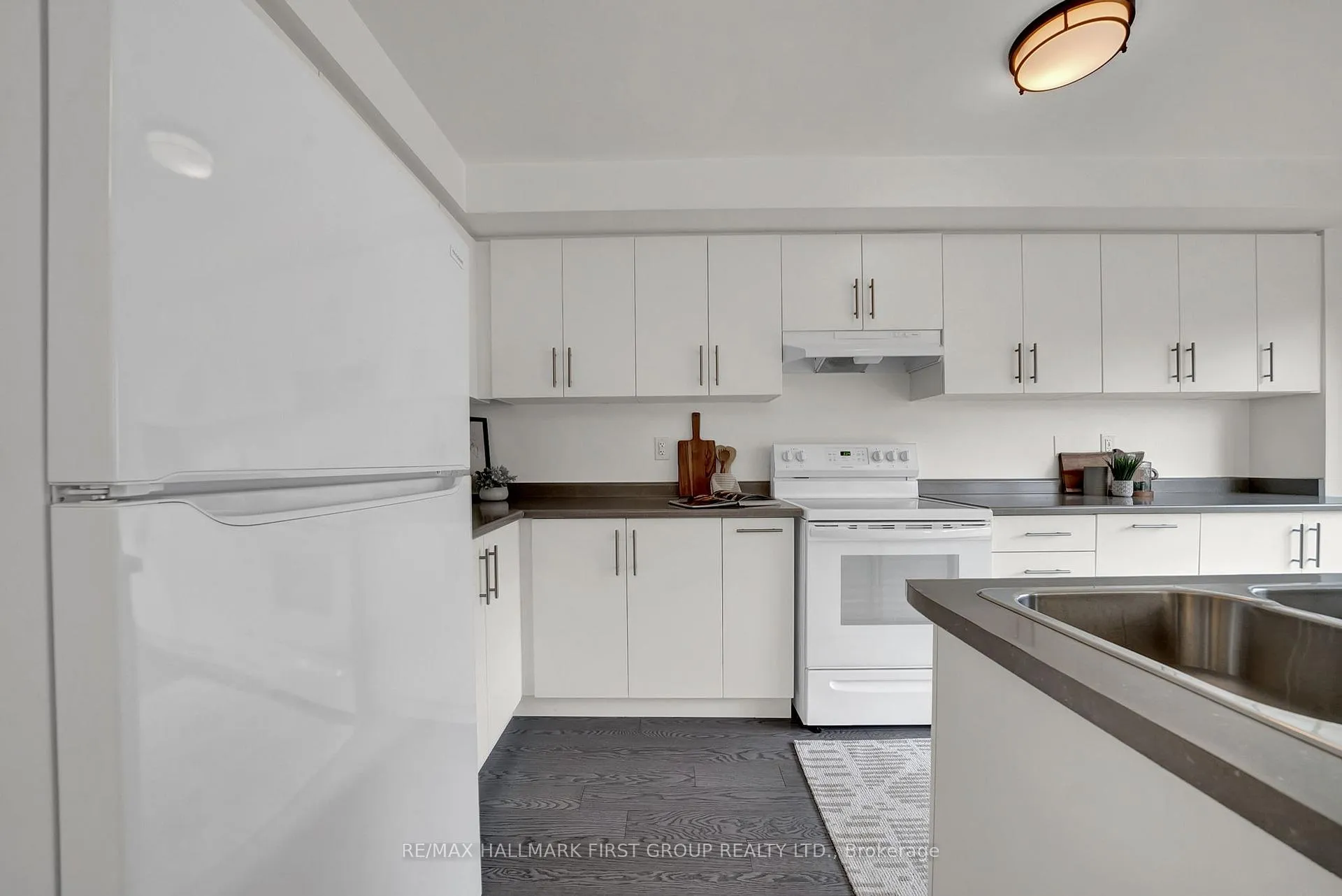 Photo 7 of 40 Caspian Square, Clarington, Bowmanville — HOMEH