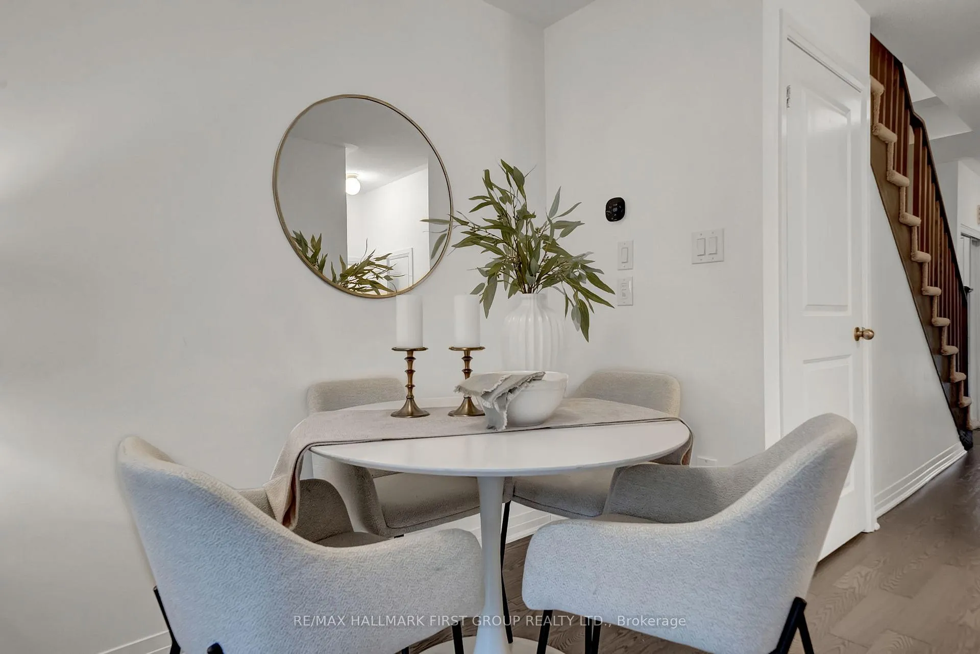 Photo 10 of 40 Caspian Square, Clarington, Bowmanville — HOMEH