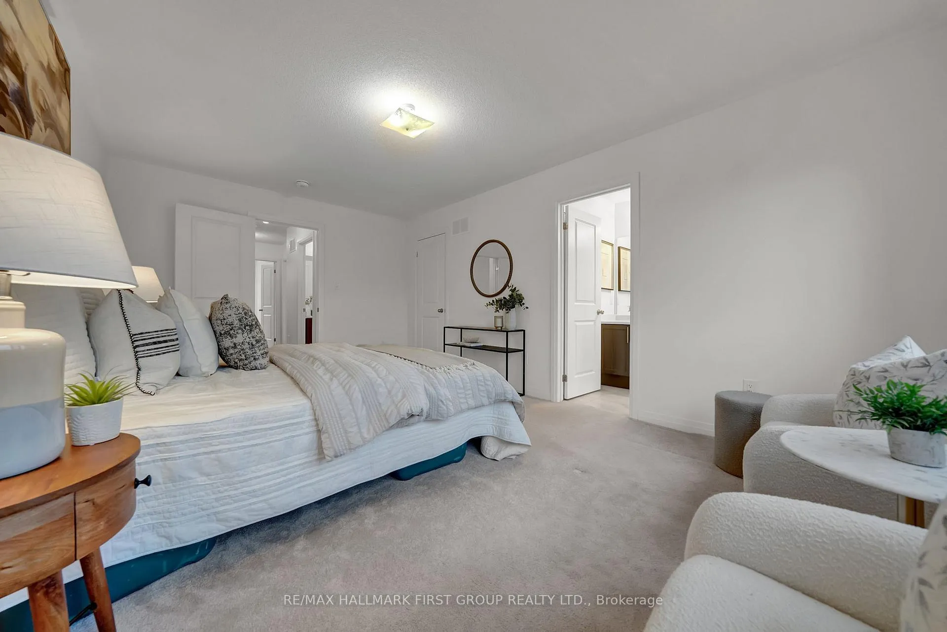Photo 13 of 40 Caspian Square, Clarington, Bowmanville — HOMEH