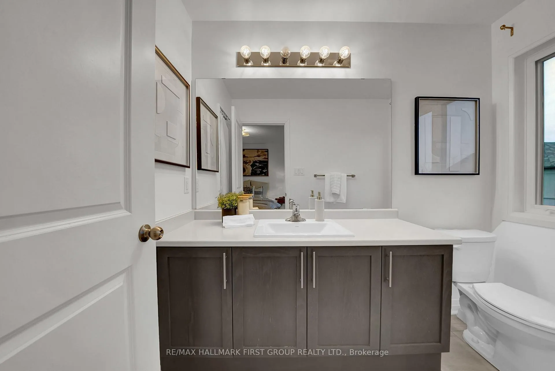 Photo 14 of 40 Caspian Square, Clarington, Bowmanville — HOMEH